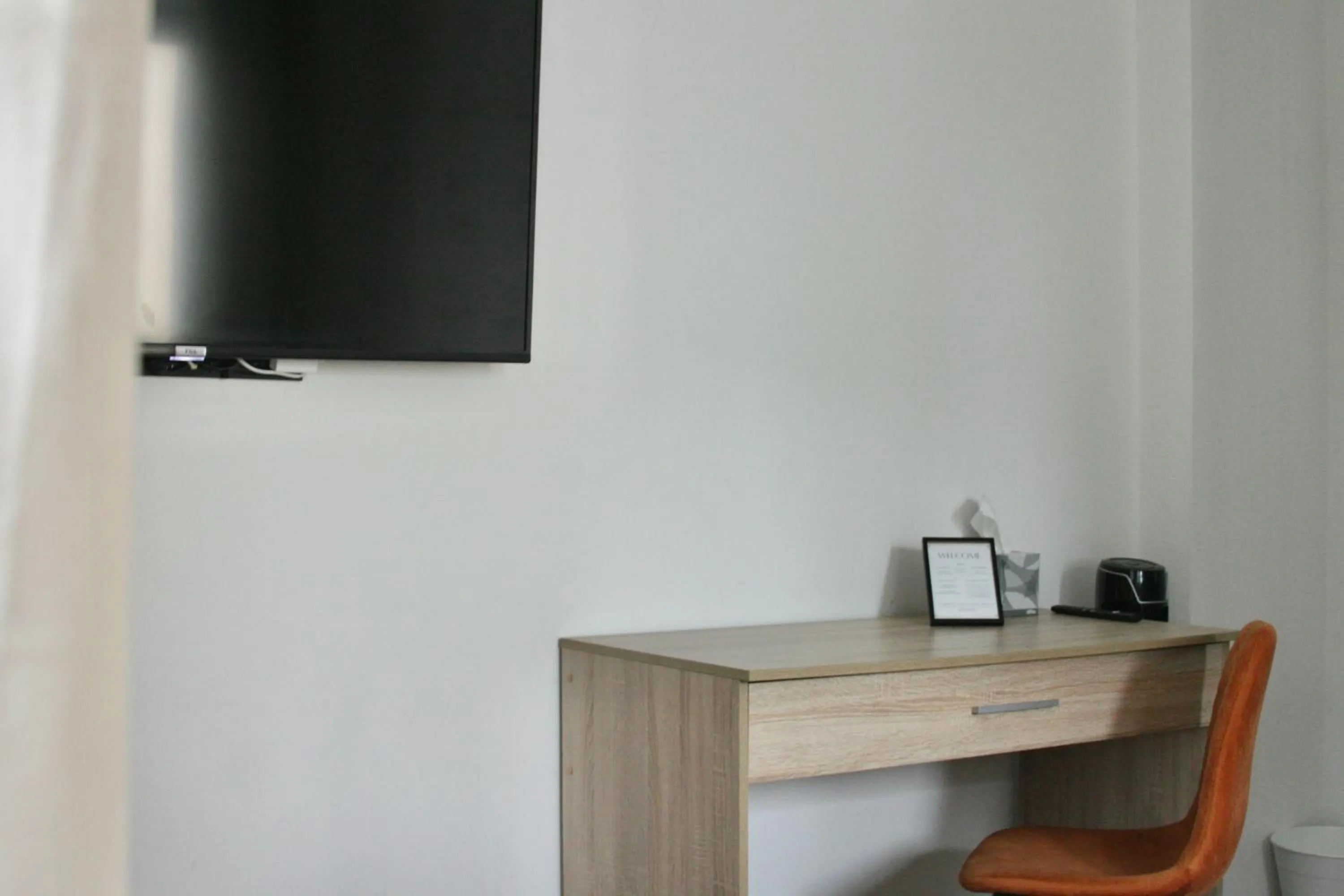 TV and multimedia in The Manhattan A Boutique Hotel By American Ease