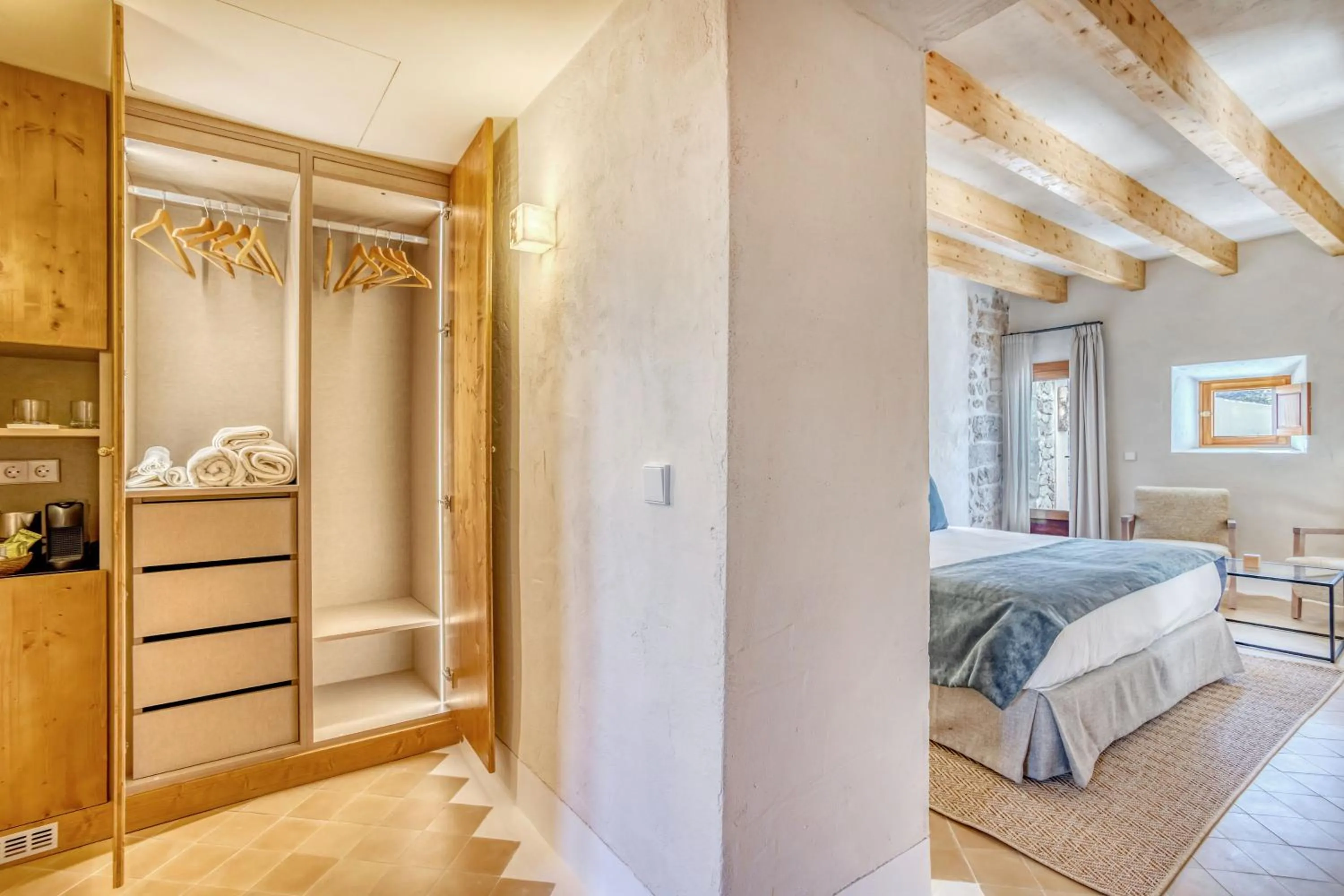 wardrobe, Bed in Finca Hotel Son Palou