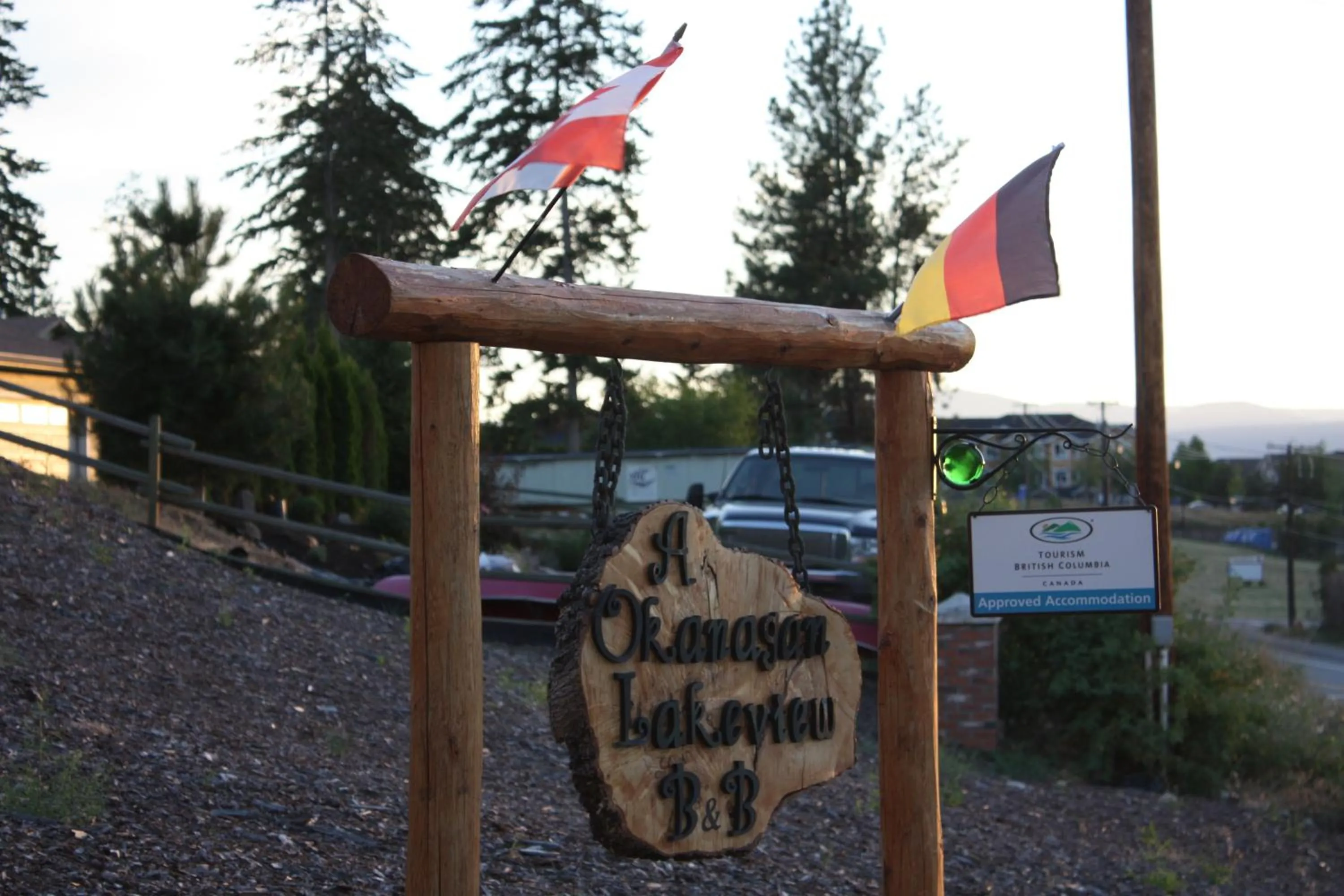 Logo/Certificate/Sign in A Okanagan Lakeview Inn