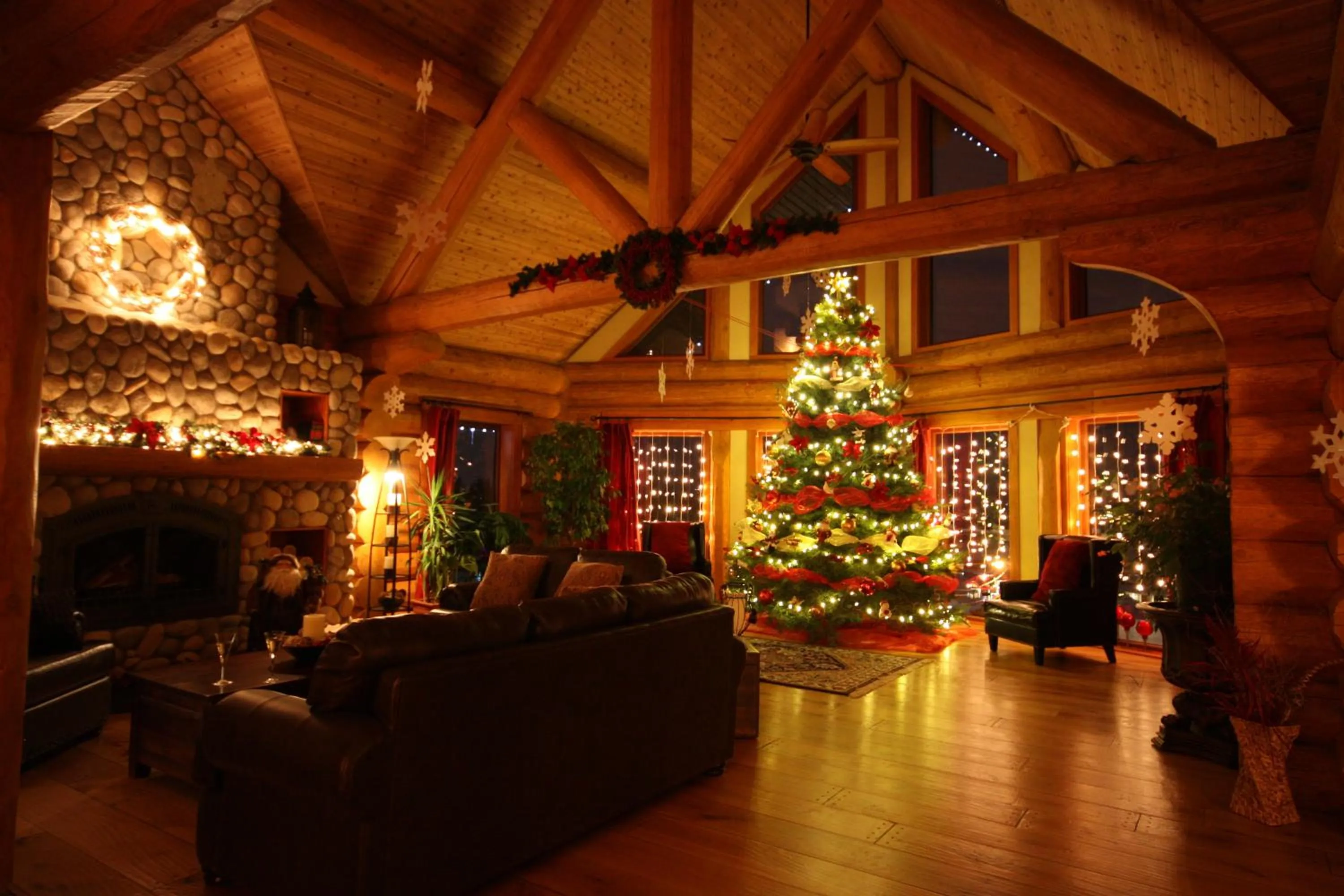 Communal lounge/ TV room, Lobby/Reception in A Okanagan Lakeview Inn