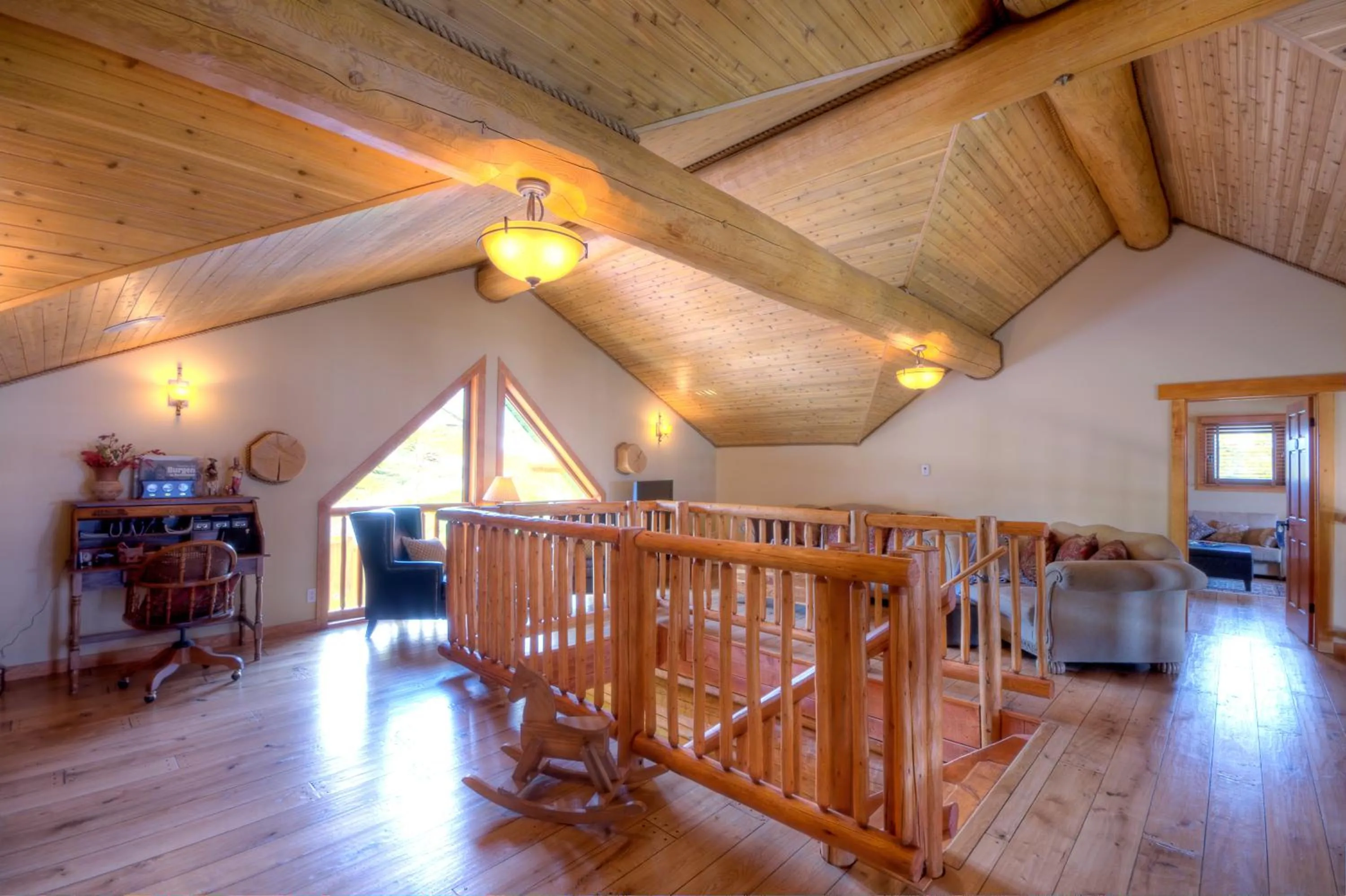 Library, Seating Area in A Okanagan Lakeview Inn