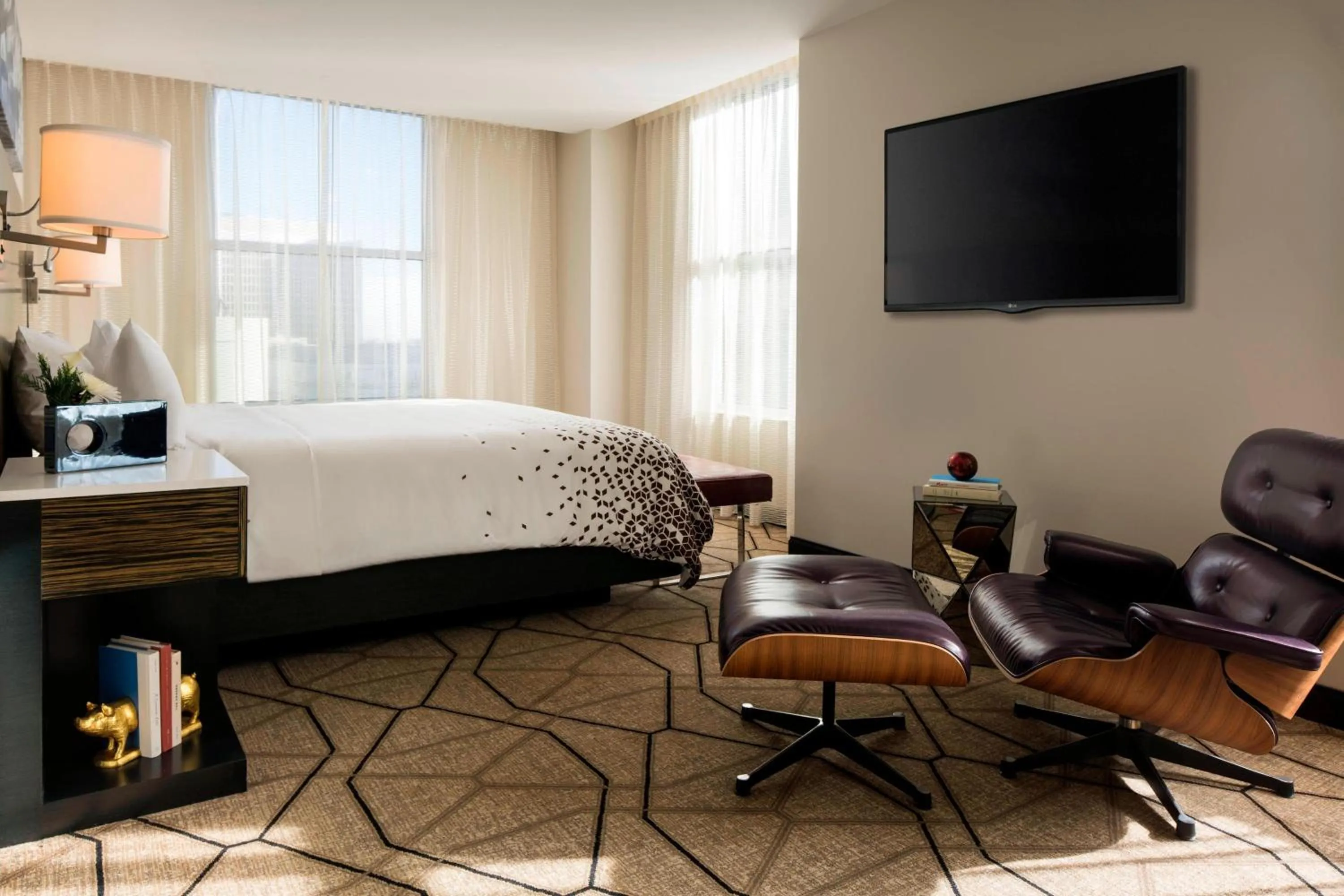 Bedroom, Bed in Renaissance Denver Downtown City Center Hotel