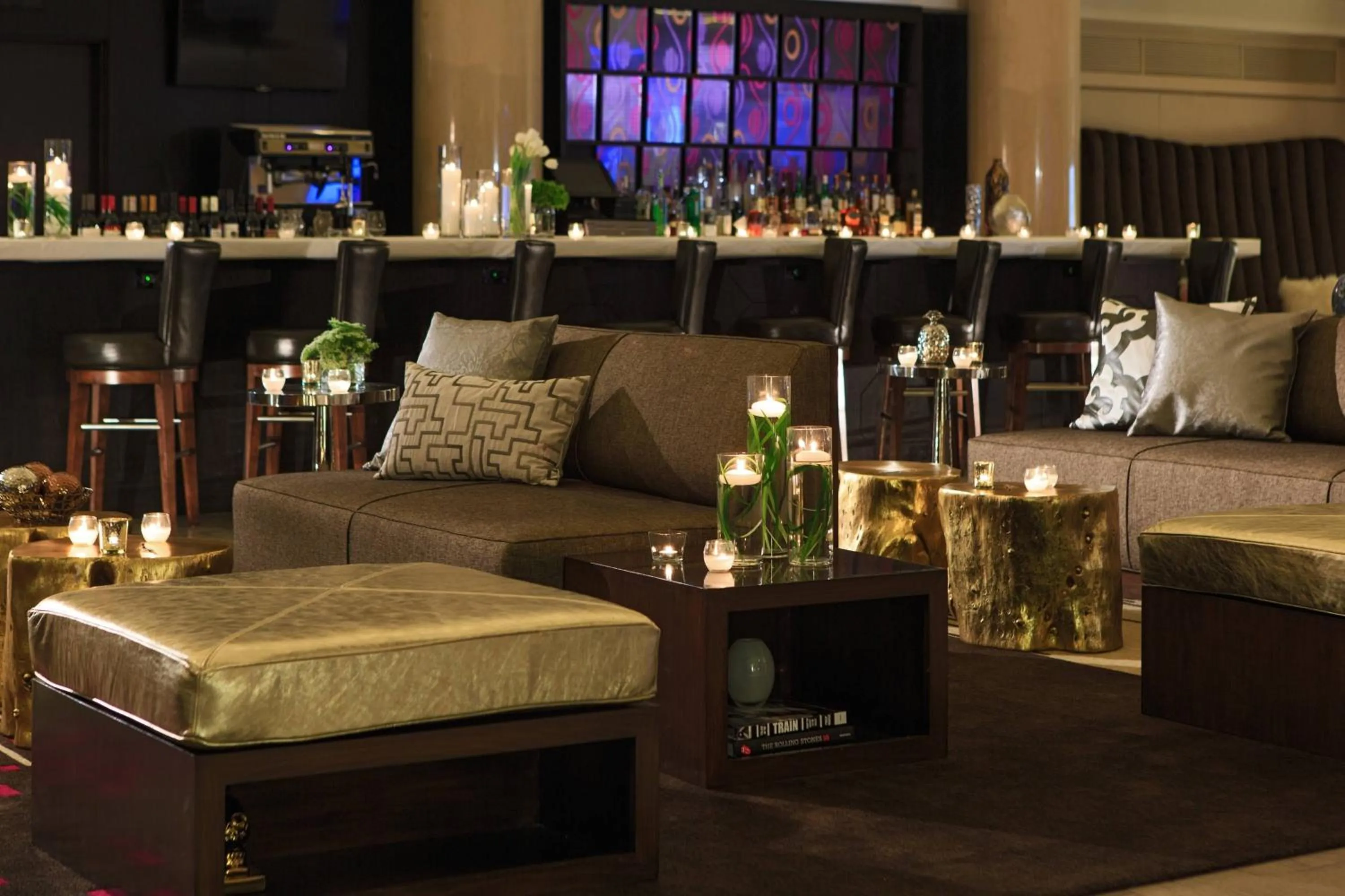 Lounge or bar in Renaissance Denver Downtown City Center Hotel