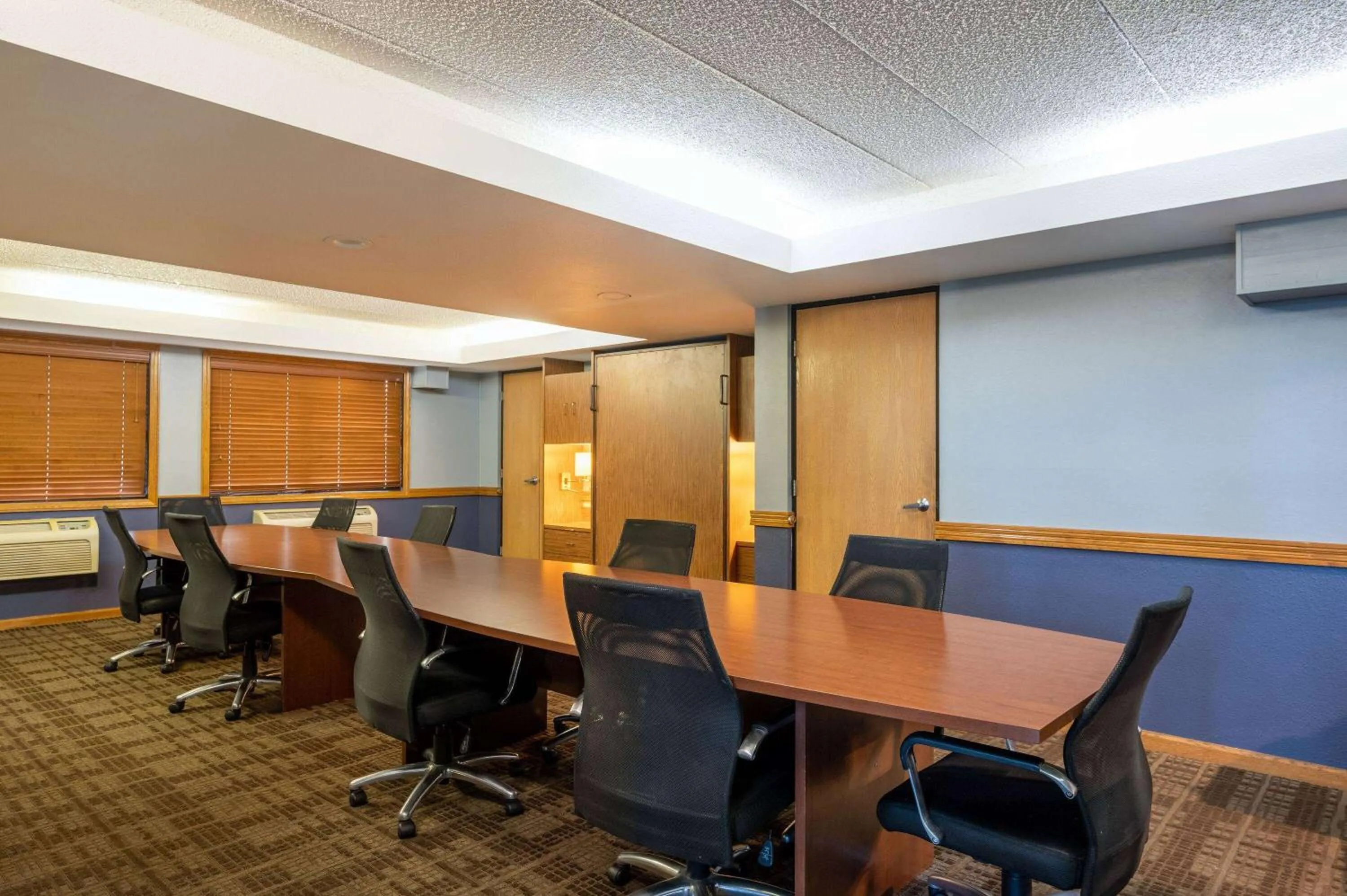Meeting/conference room in AmericInn by Wyndham Eau Claire