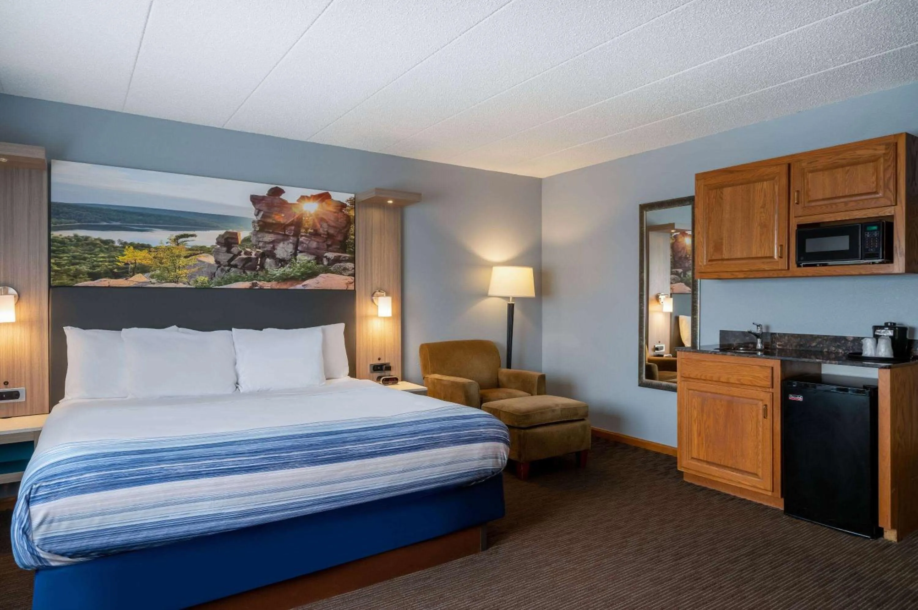 Photo of the whole room, Bed in AmericInn by Wyndham Eau Claire