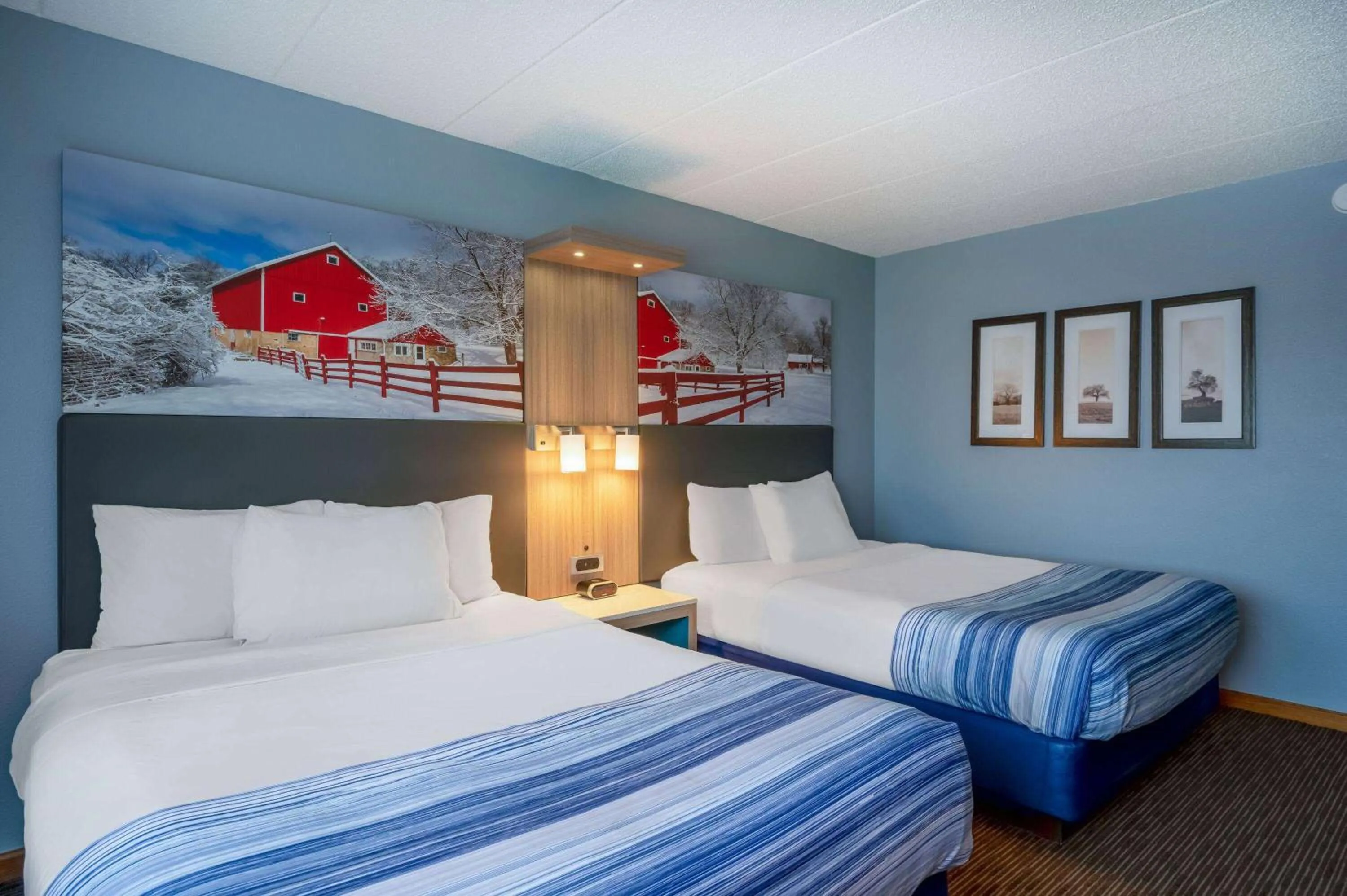 Photo of the whole room, Bed in AmericInn by Wyndham Eau Claire