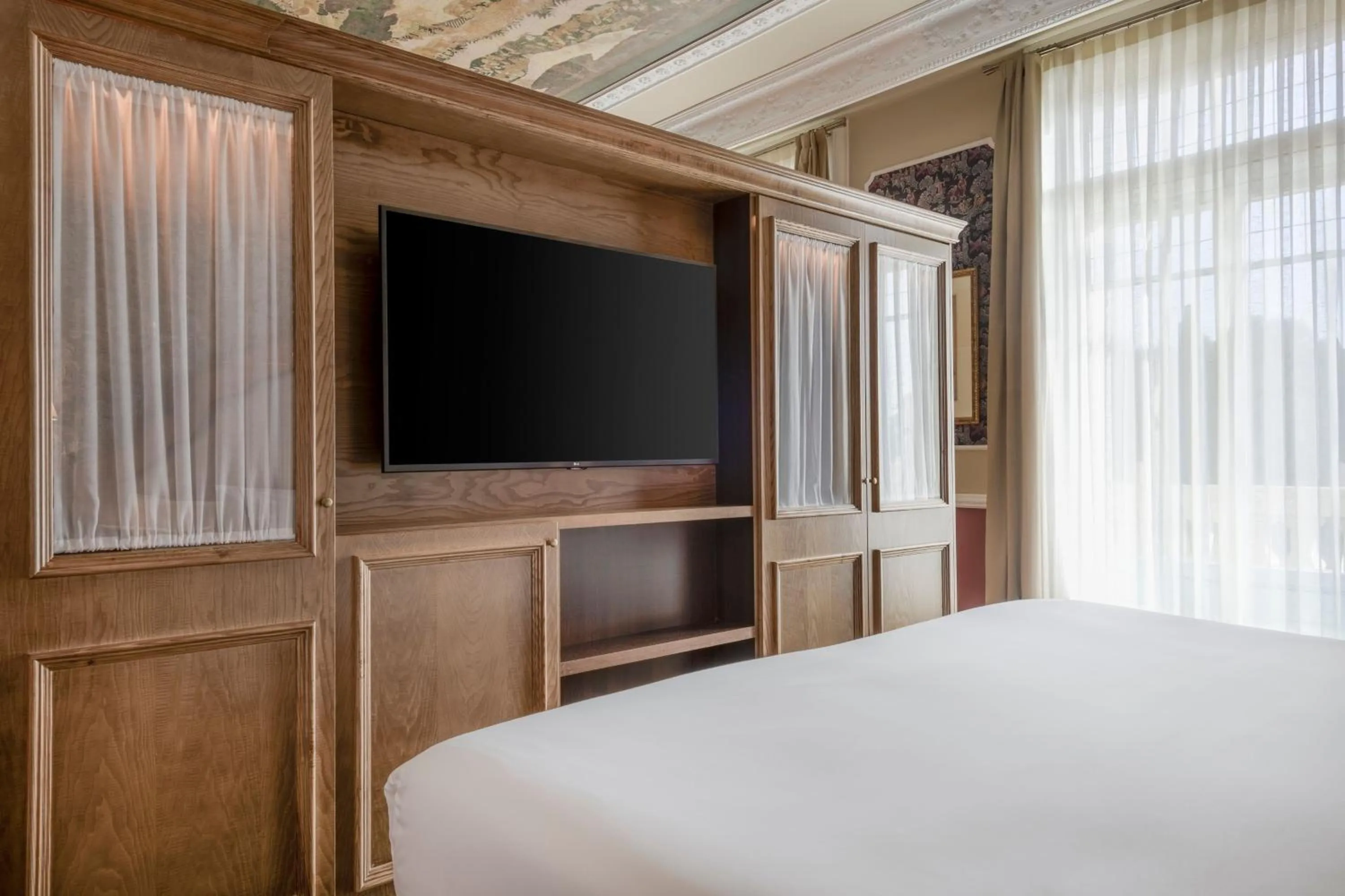 Photo of the whole room, Bed in Hotel Palacio del Retiro, Autograph Collection