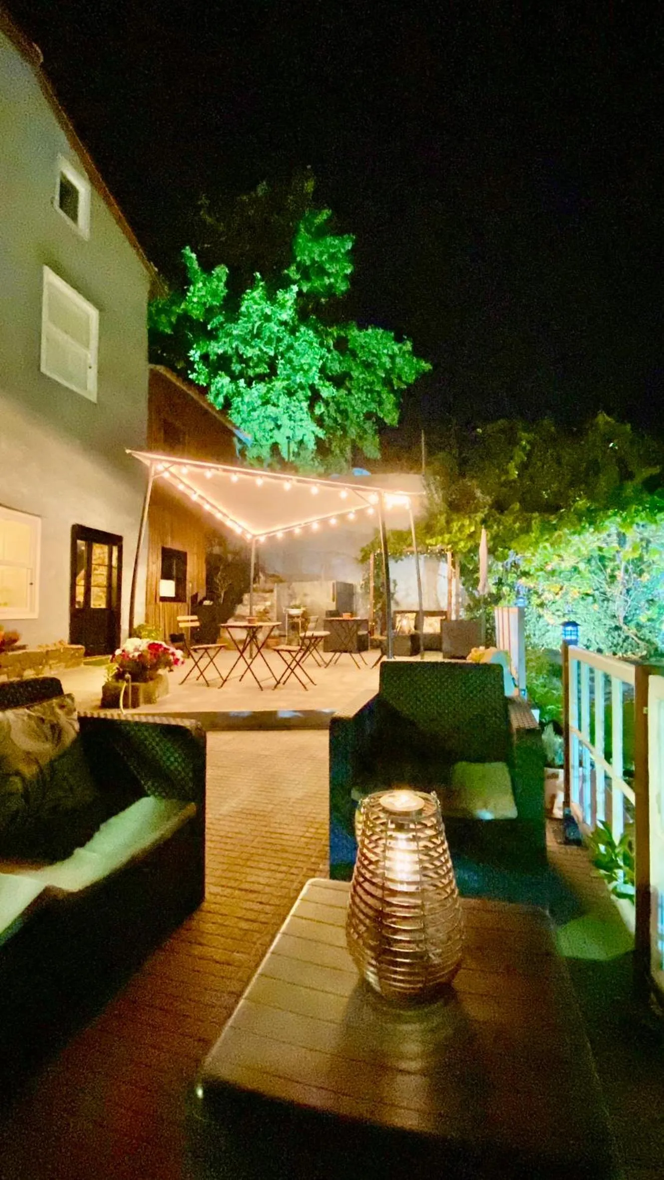 Patio in Inn Door 21 - Hostel & Suite