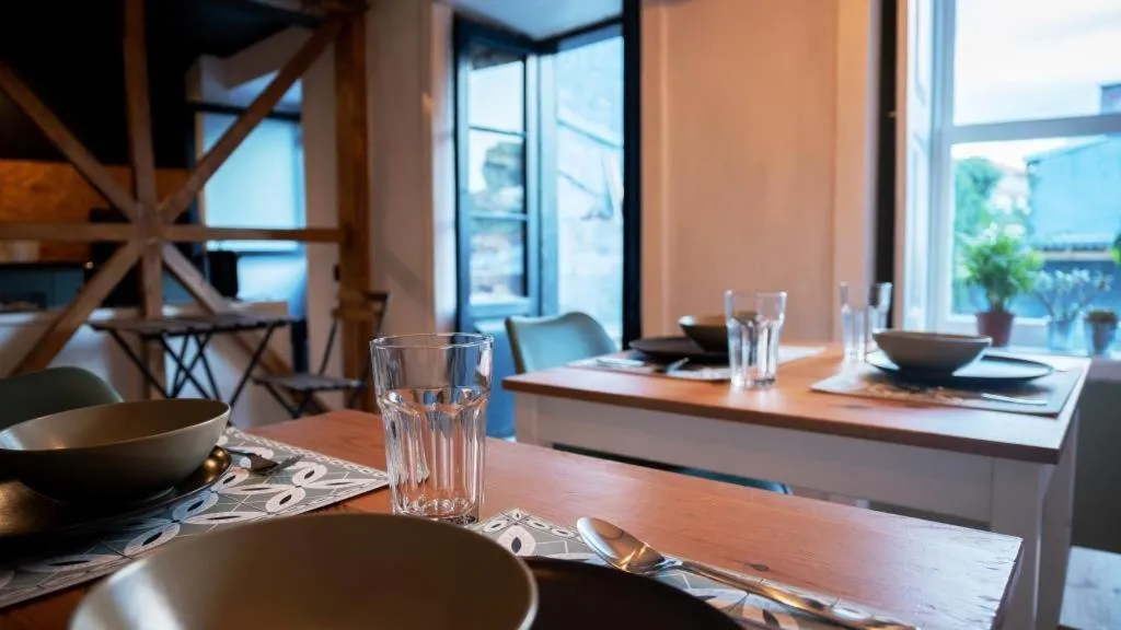 Kitchen or kitchenette in Inn Door 21 - Hostel & Suite