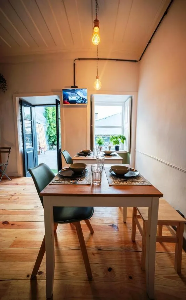 Kitchen or kitchenette in Inn Door 21 - Hostel & Suite