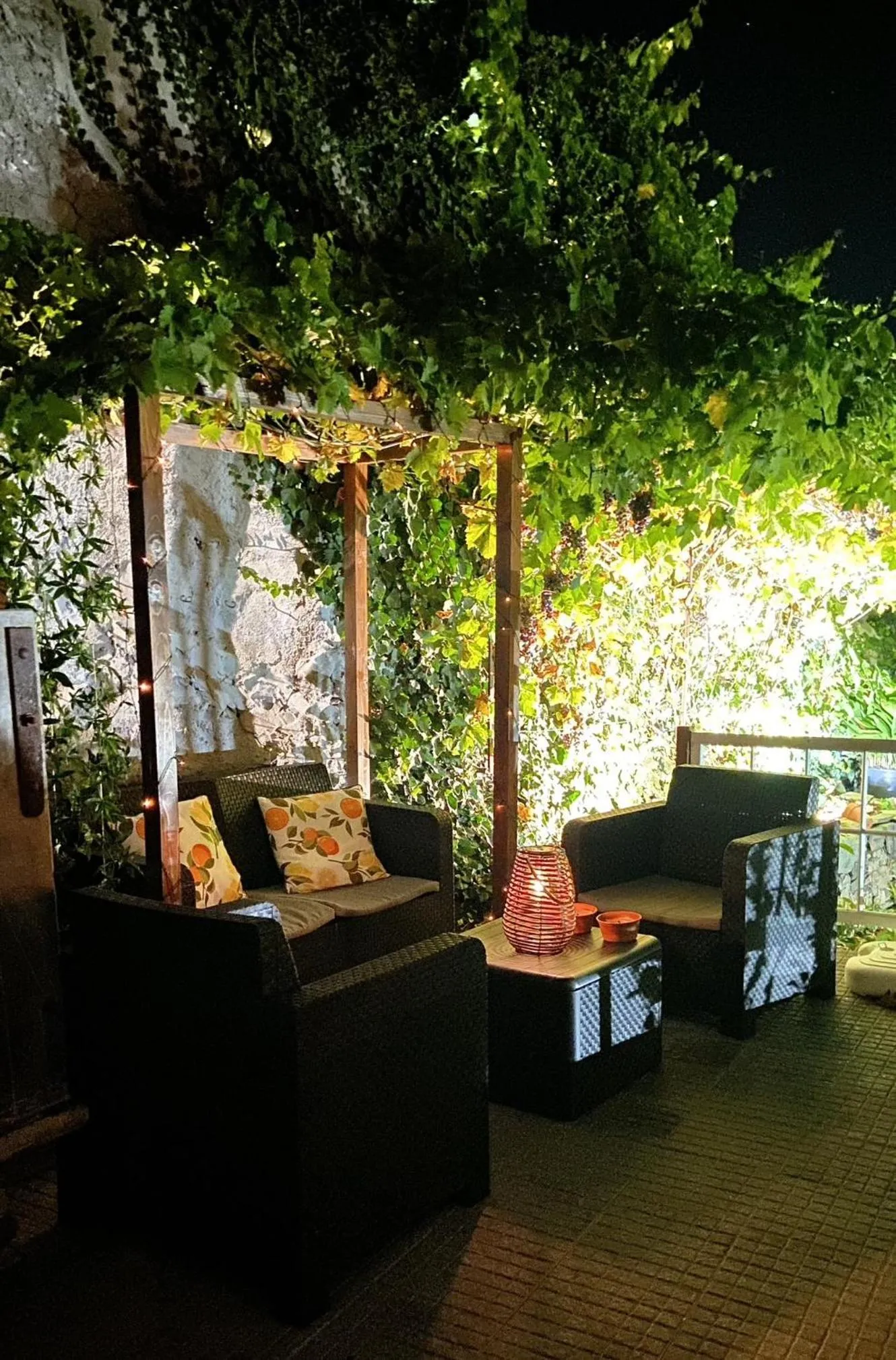 Patio in Inn Door 21 - Hostel & Suite
