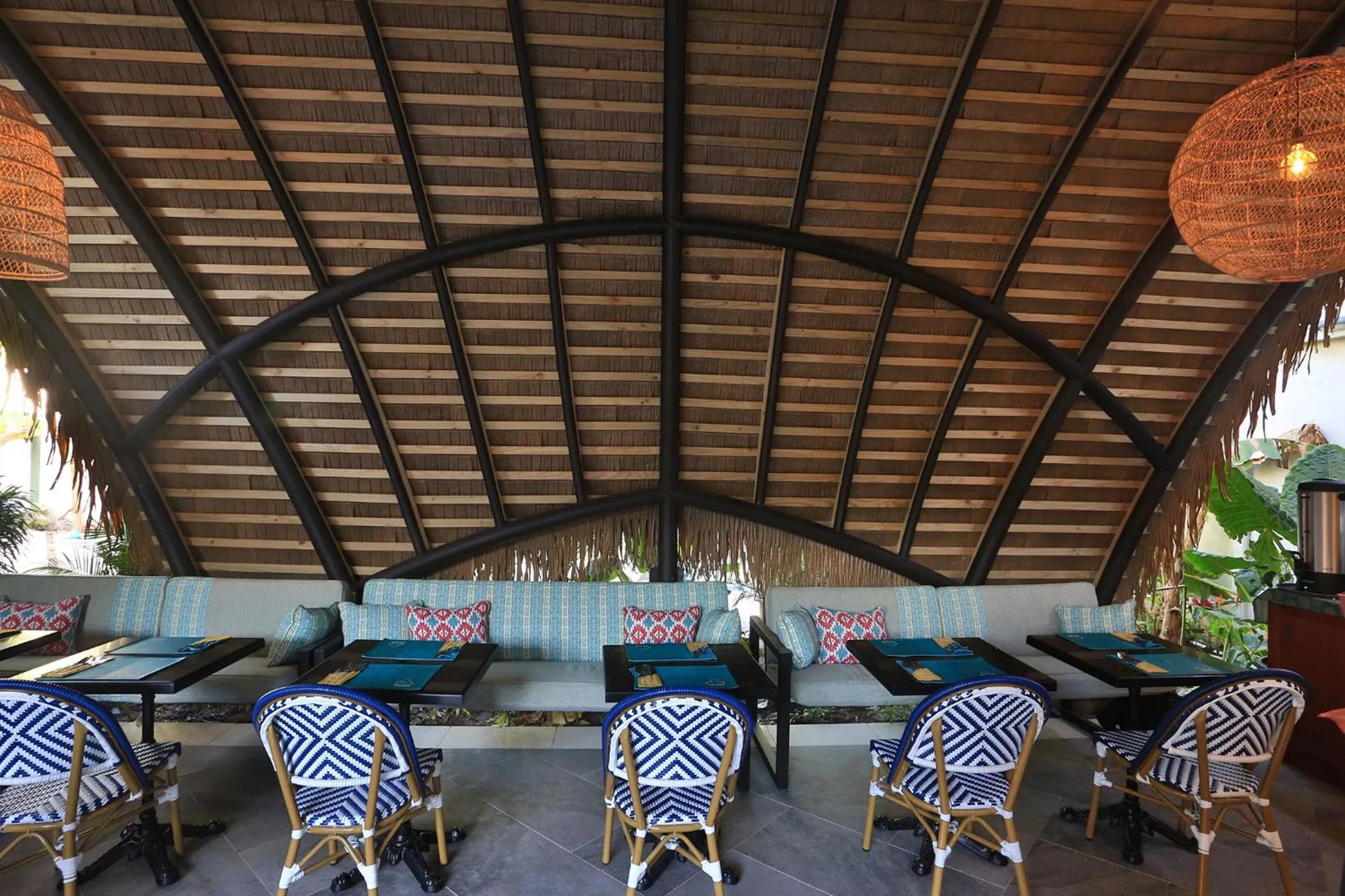 Restaurant/places to eat in Saranda Boutique Hotel