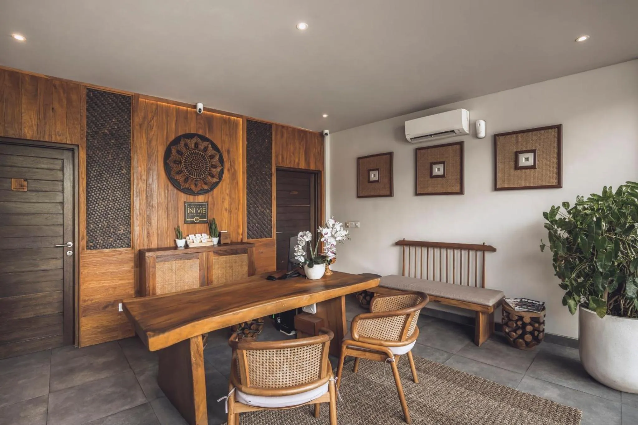 Lobby or reception in Teratai Villa Canggu by Ini Vie Hospitality