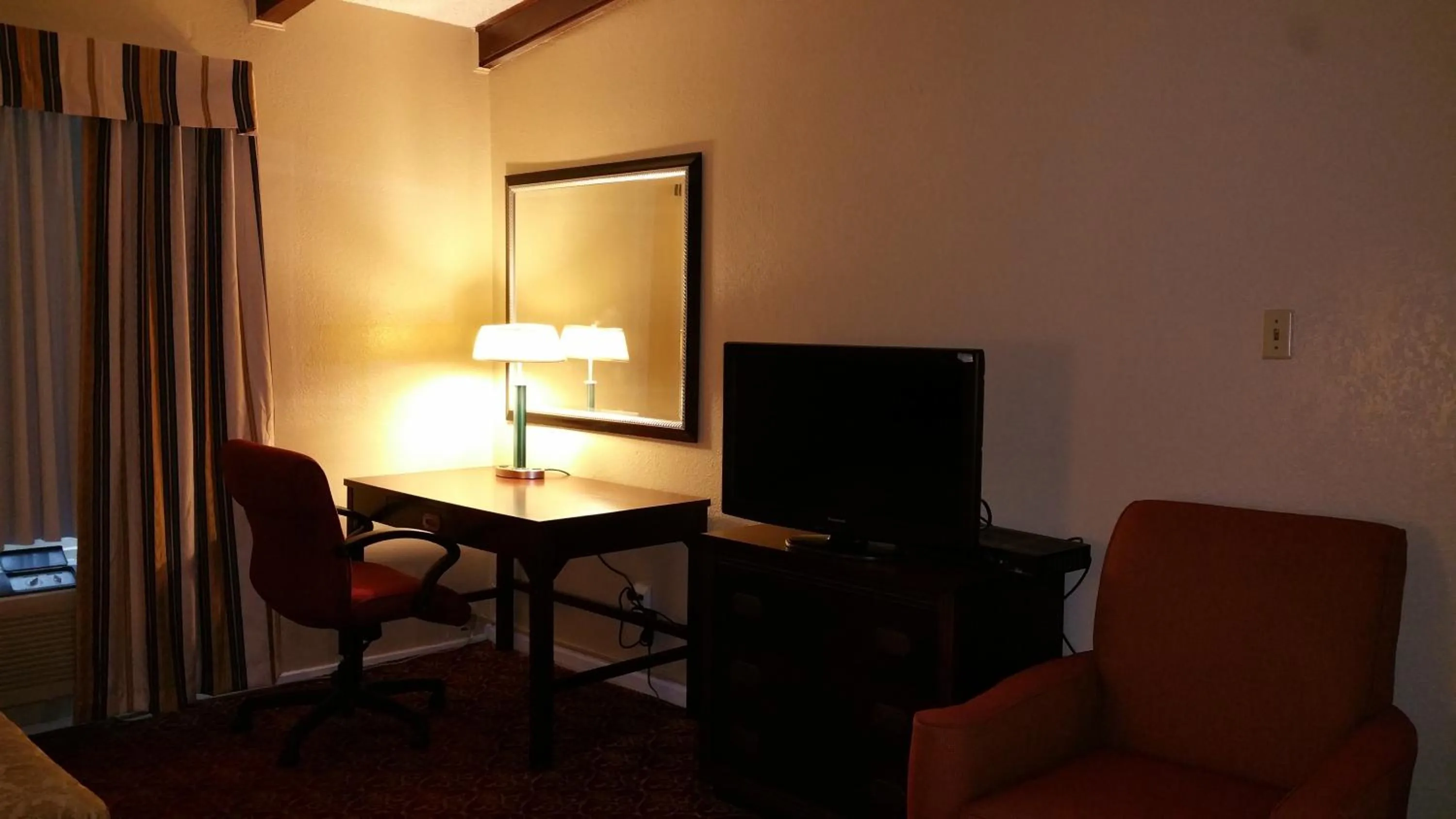 Bedroom in Executive Inn and Suites Waxahachie