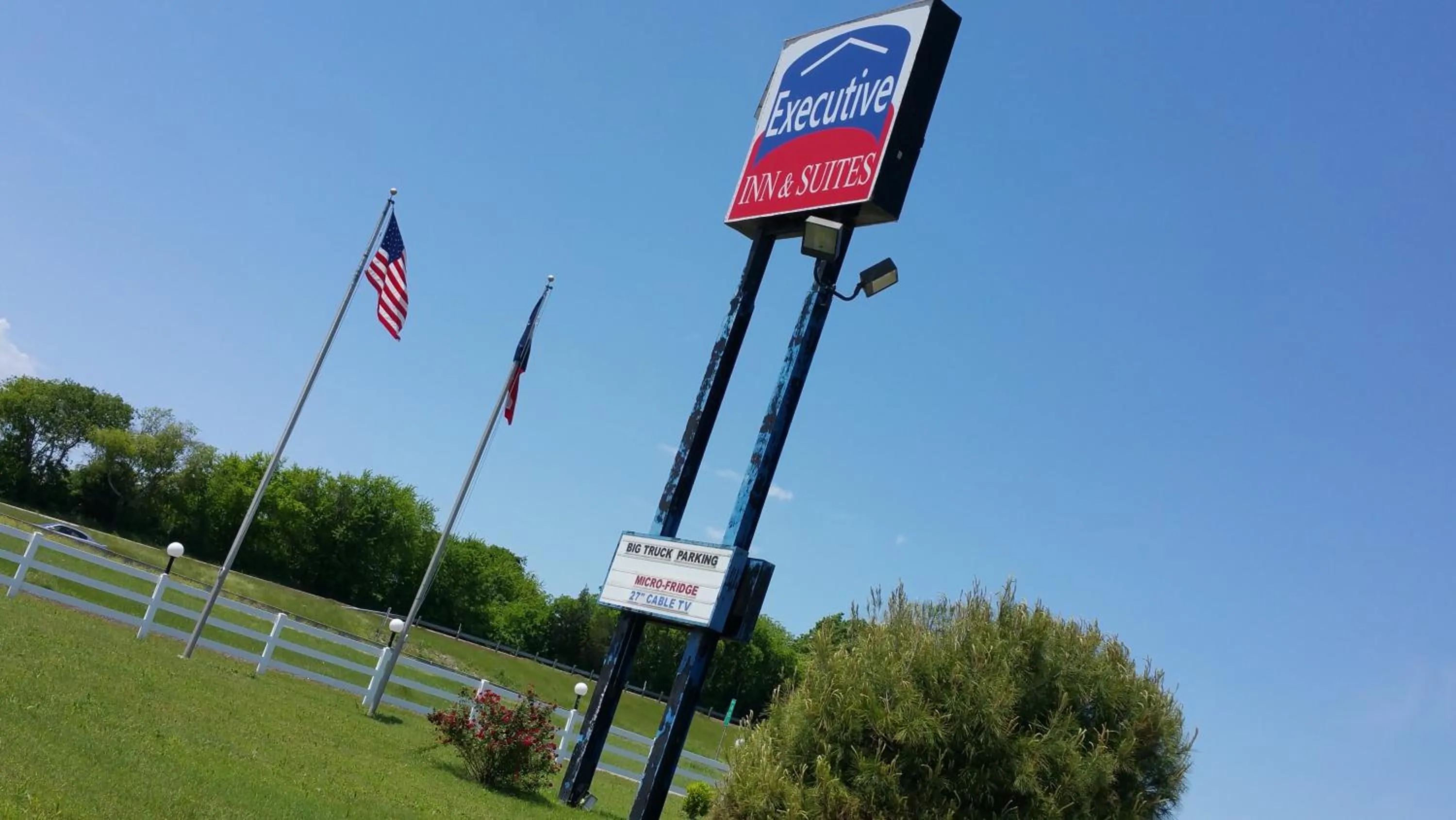 Property logo or sign in Executive Inn and Suites Waxahachie