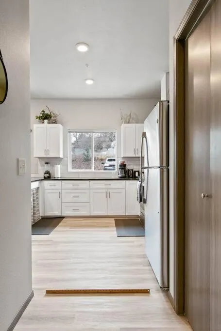 Full ADA Unit - 2 Bed 2 Bath Unit Near Downtown