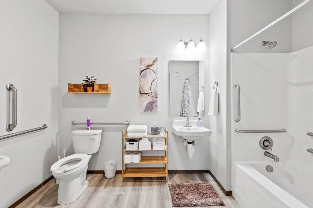 Full ADA Unit - 2 Bed 2 Bath Unit Near Downtown