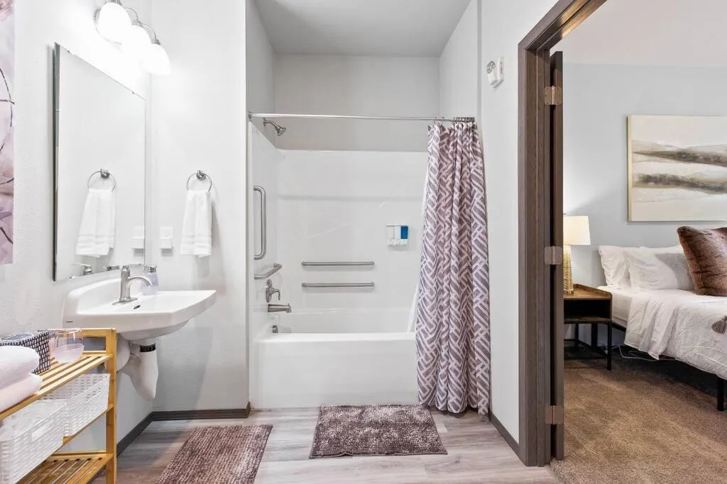 Bed in Full ADA Unit - 2 Bed 2 Bath Unit Near Downtown