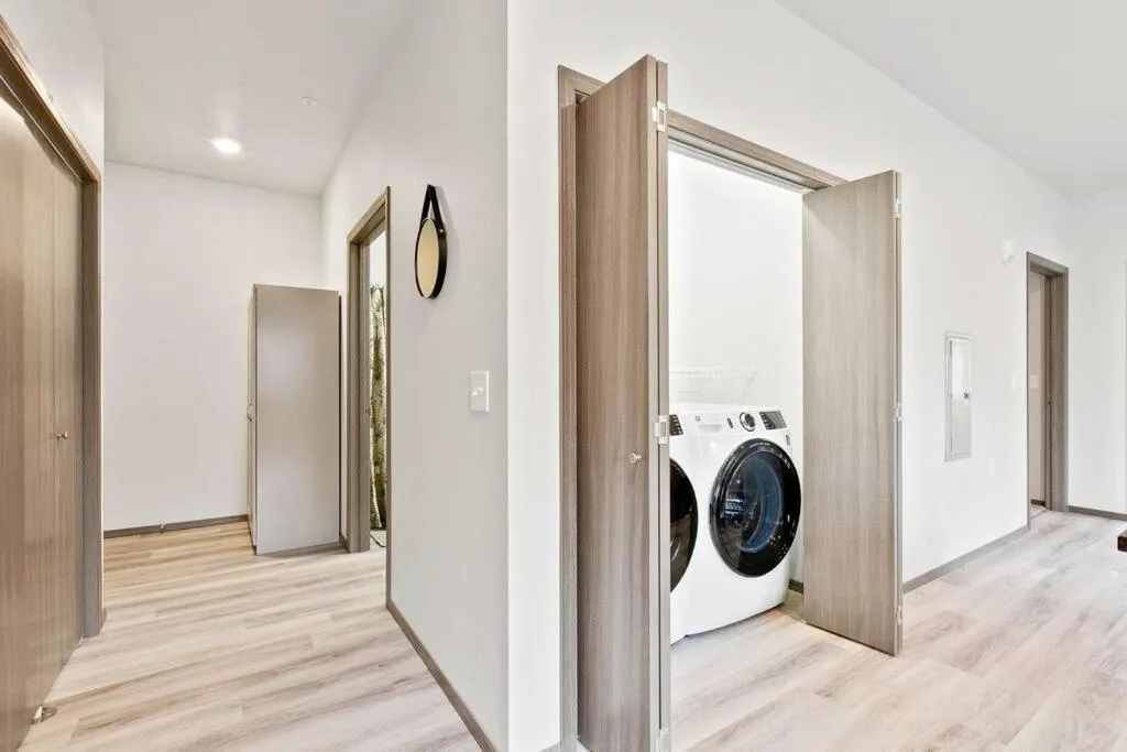 Full ADA Unit - 2 Bed 2 Bath Unit Near Downtown