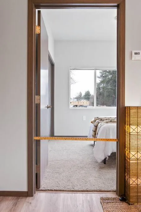 Full ADA Unit - 2 Bed 2 Bath Unit Near Downtown