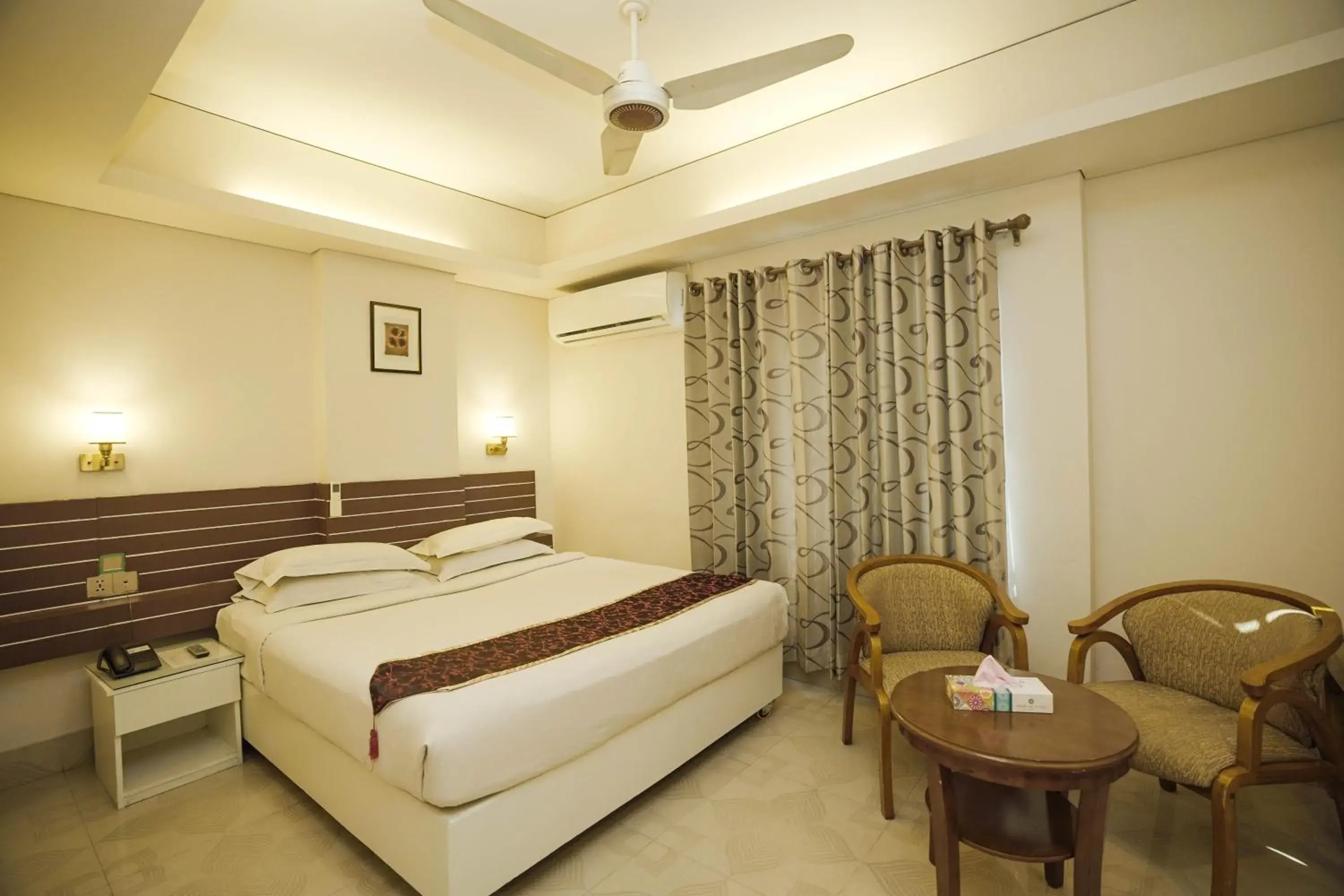 Deluxe King Room in Hotel Shuktara Dhaka Deluxe King Room in Hotel Shuktara Dhaka