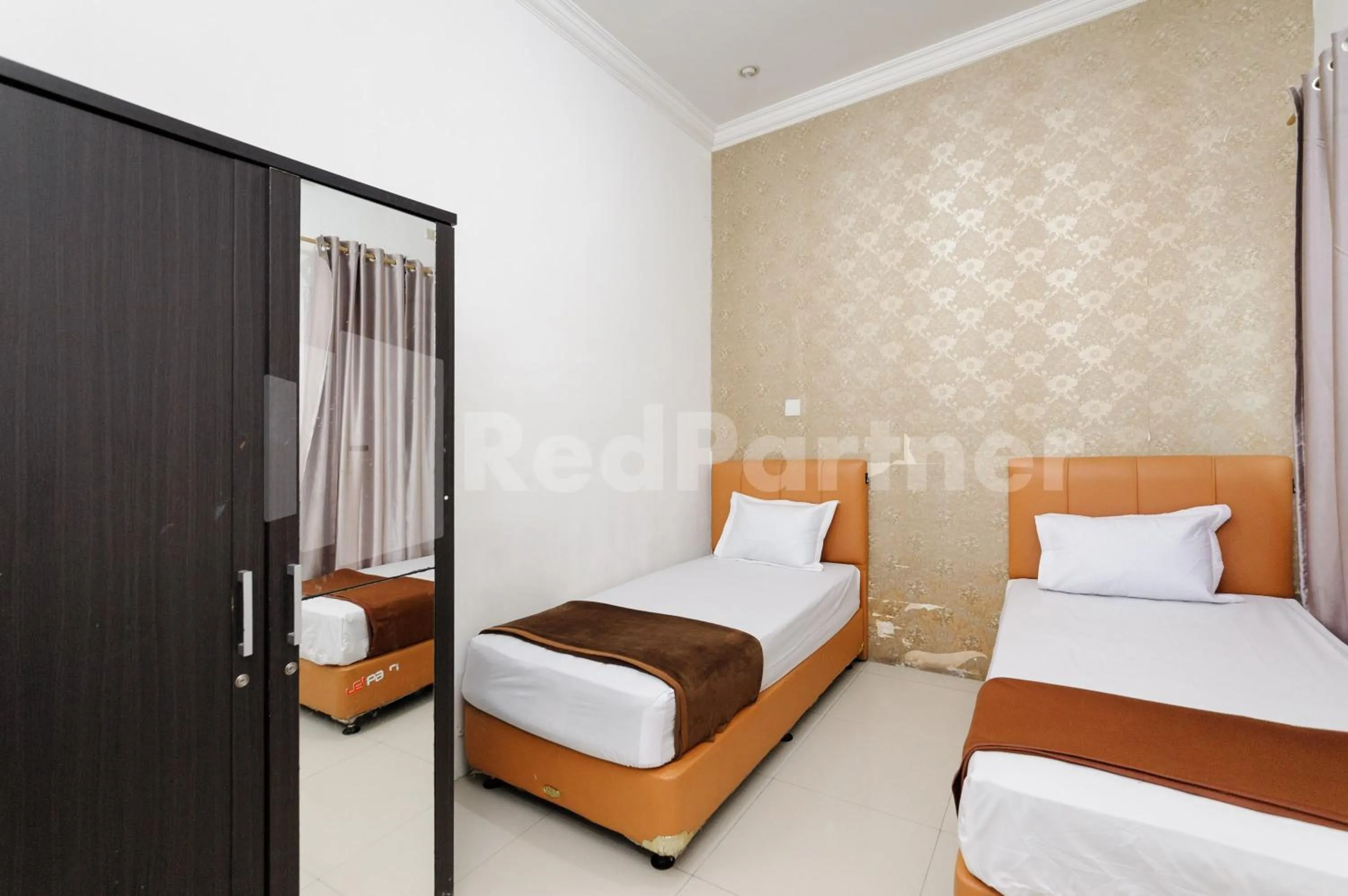 Bed in RedDoorz at Wisma Nabila Syariah near Masjid Raya Baiturrahman Banda Aceh