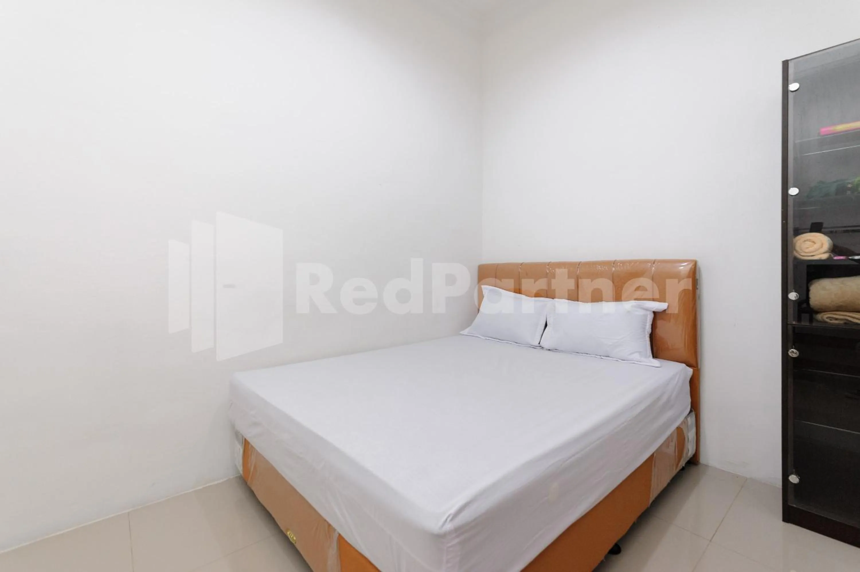 Bed in RedDoorz at Wisma Nabila Syariah near Masjid Raya Baiturrahman Banda Aceh