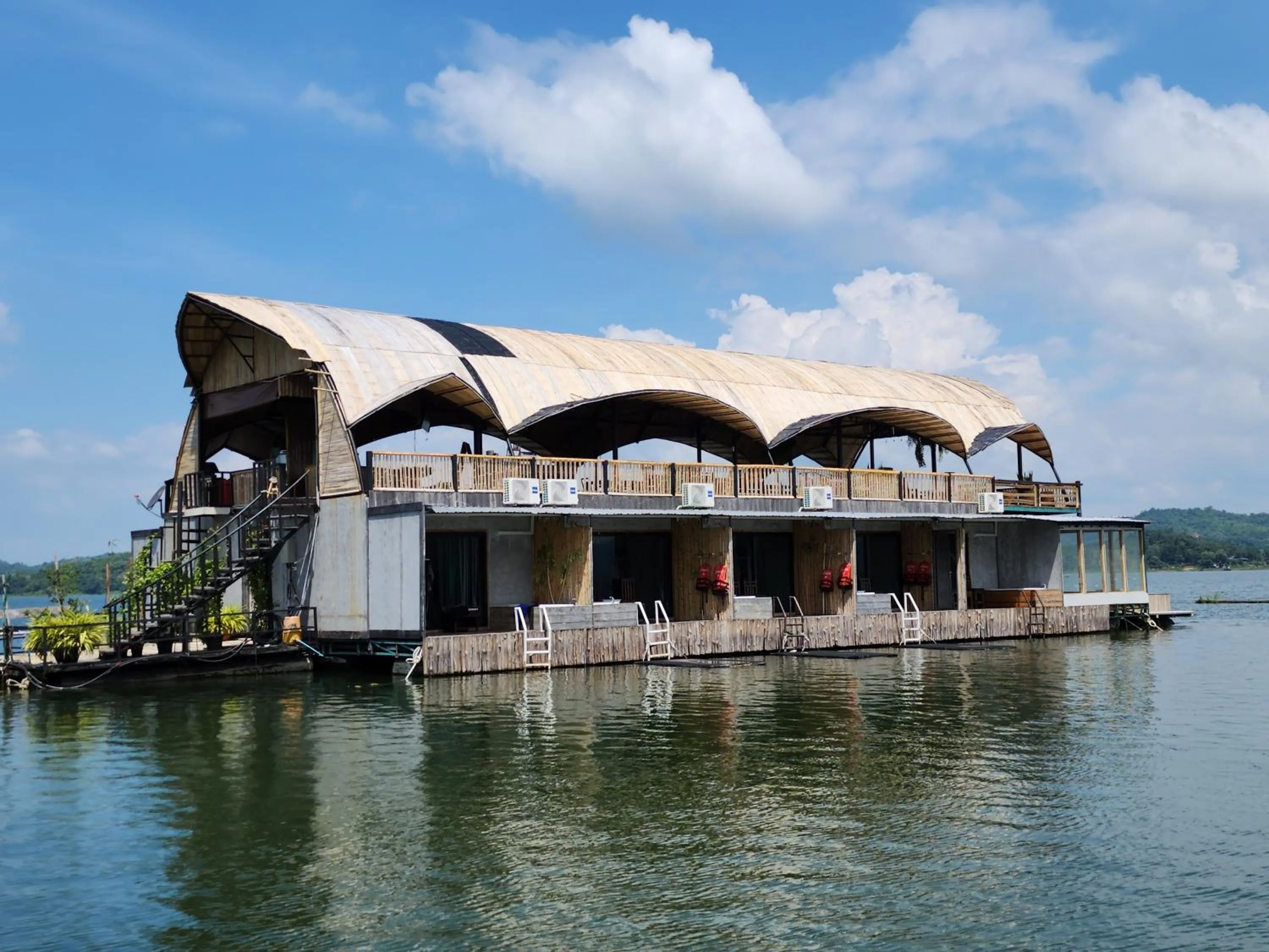 Property building in บ้านไร่ วรรณ วาลย์ รีสอร์ท