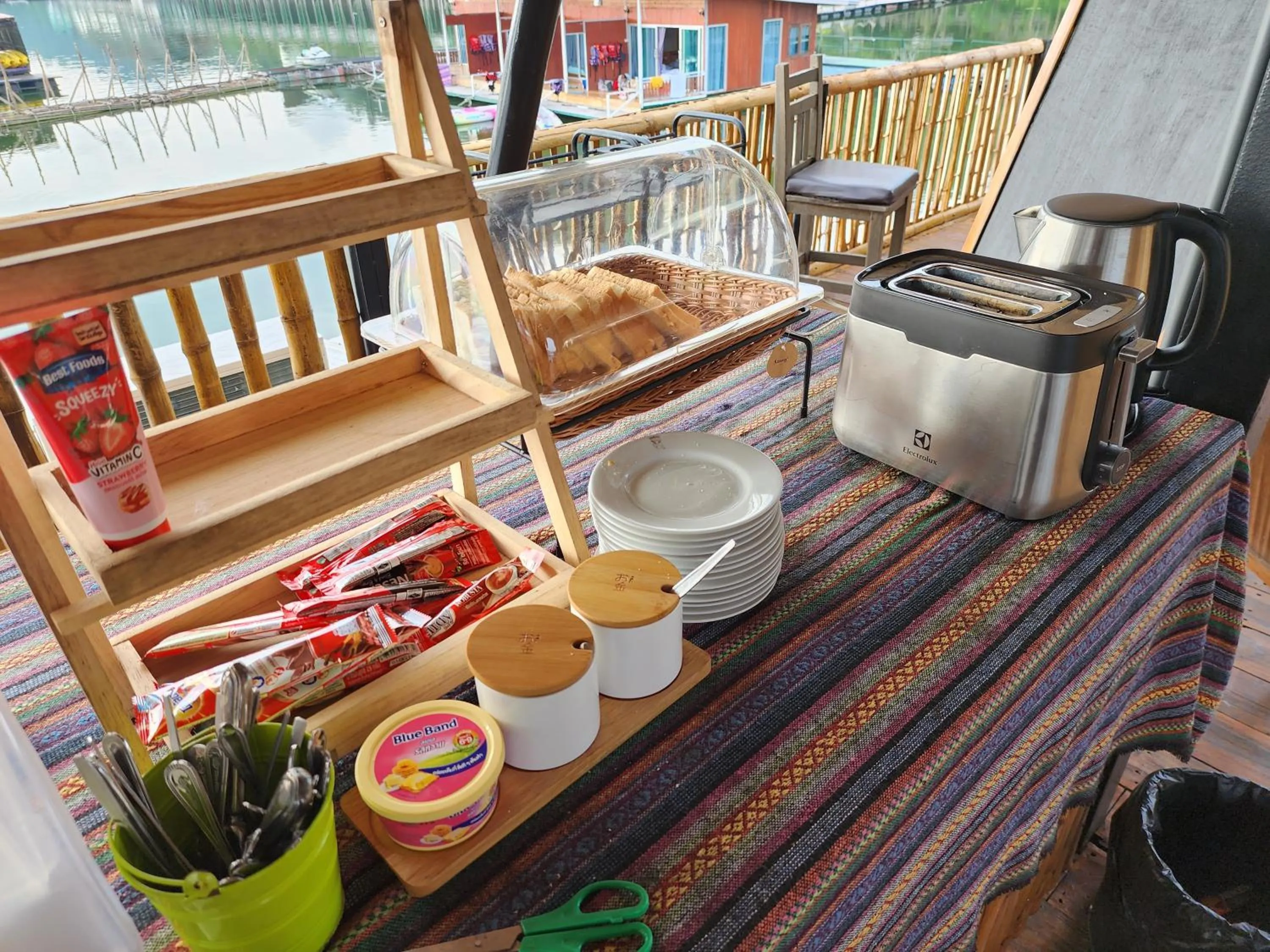 Coffee/tea facilities in บ้านไร่ วรรณ วาลย์ รีสอร์ท