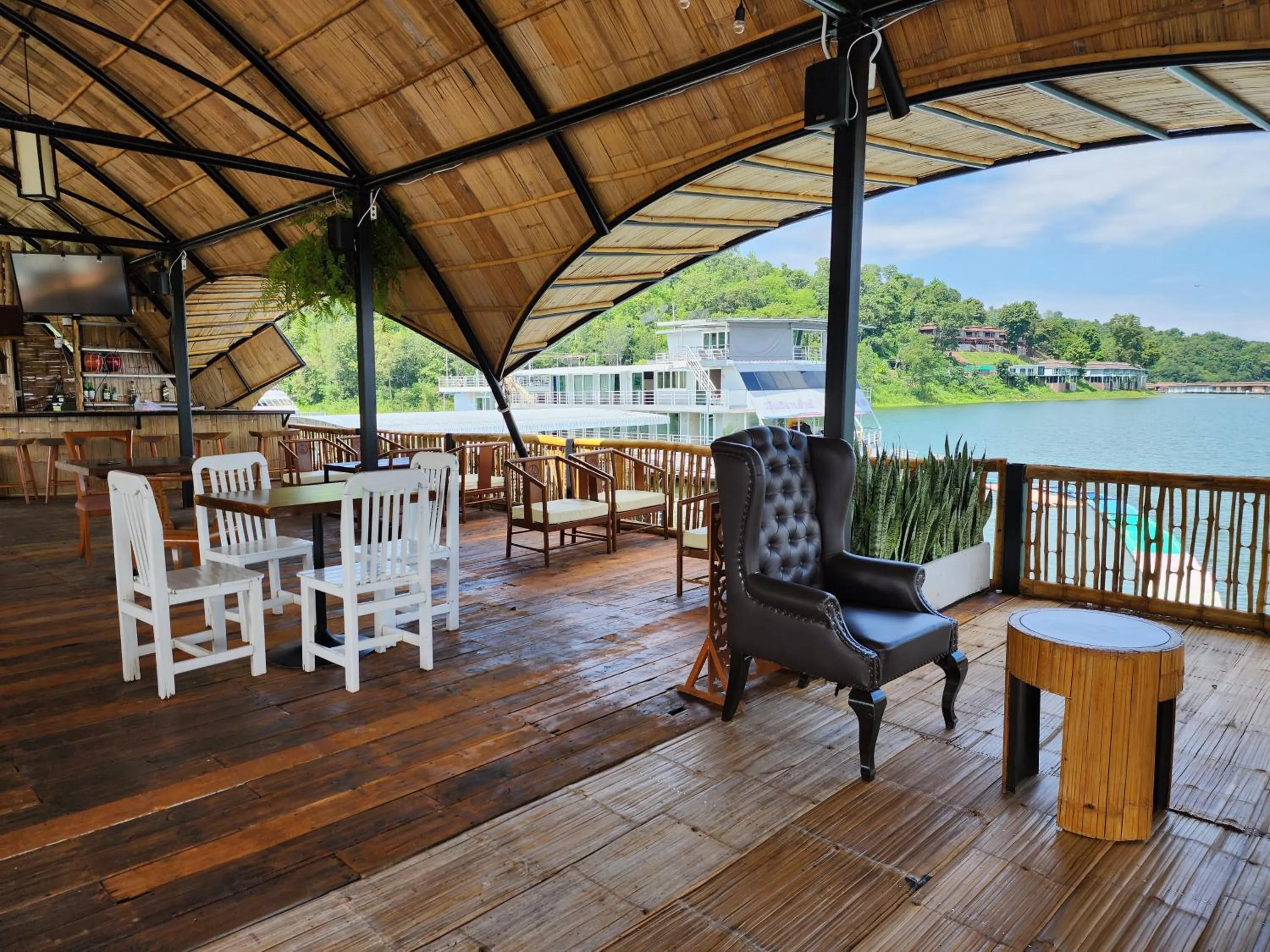 Restaurant/places to eat in บ้านไร่ วรรณ วาลย์ รีสอร์ท