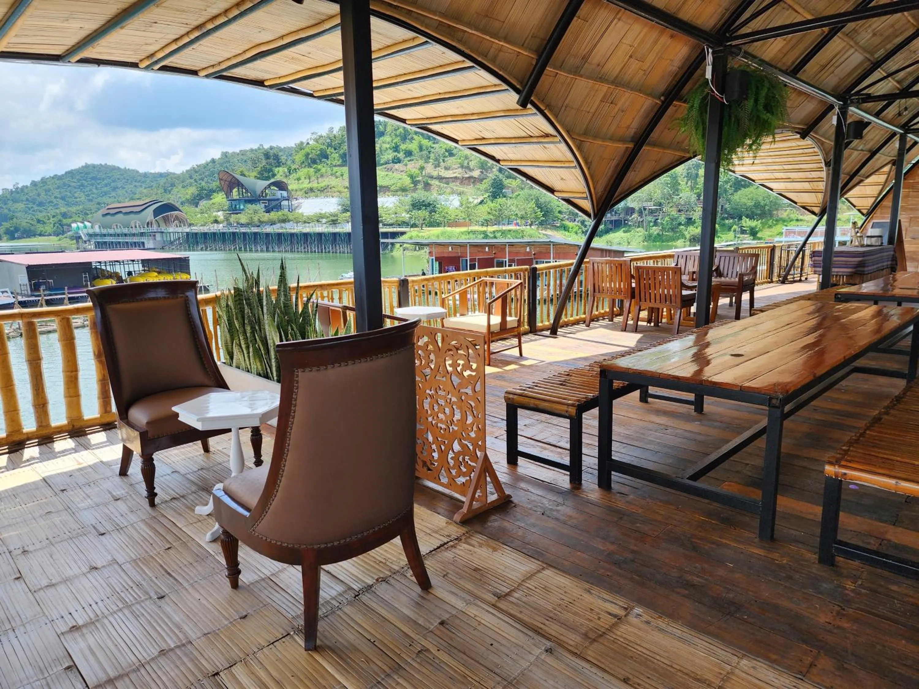 Restaurant/places to eat in บ้านไร่ วรรณ วาลย์ รีสอร์ท