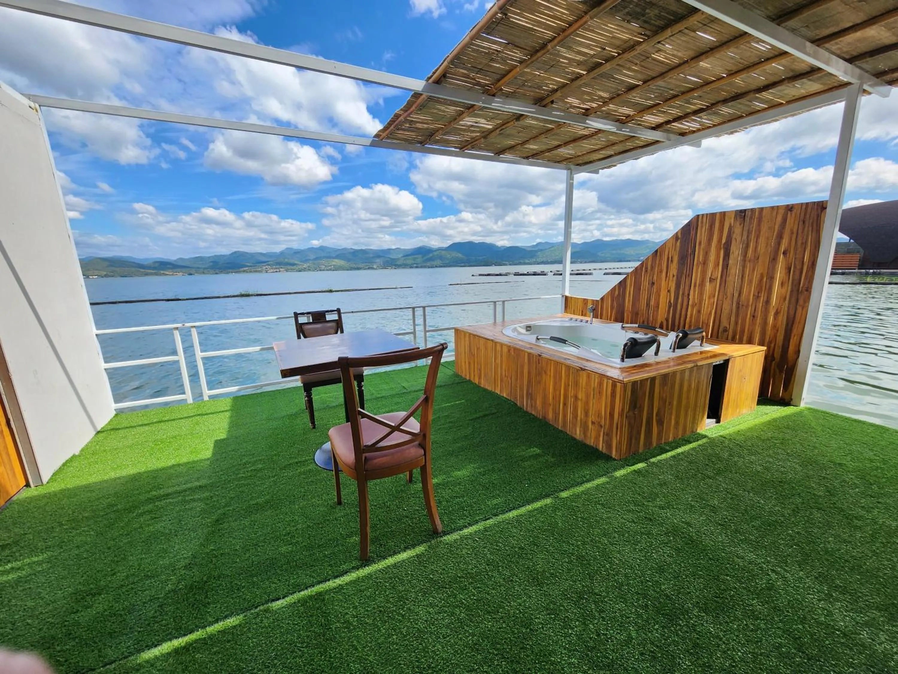 Dining area in บ้านไร่ วรรณ วาลย์ รีสอร์ท