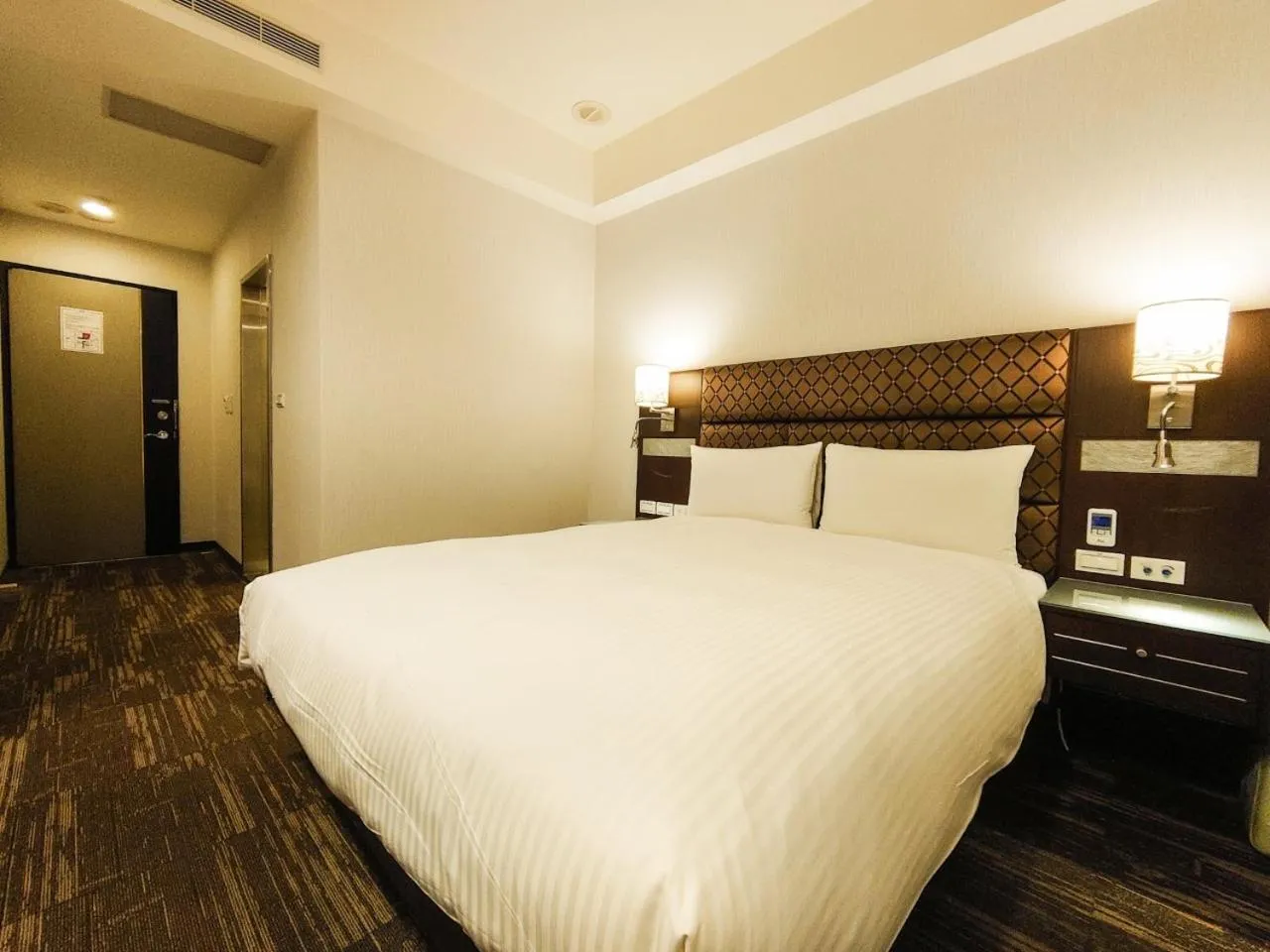 Photo of the whole room, Bed in Hub Hotel Banqiao Branch