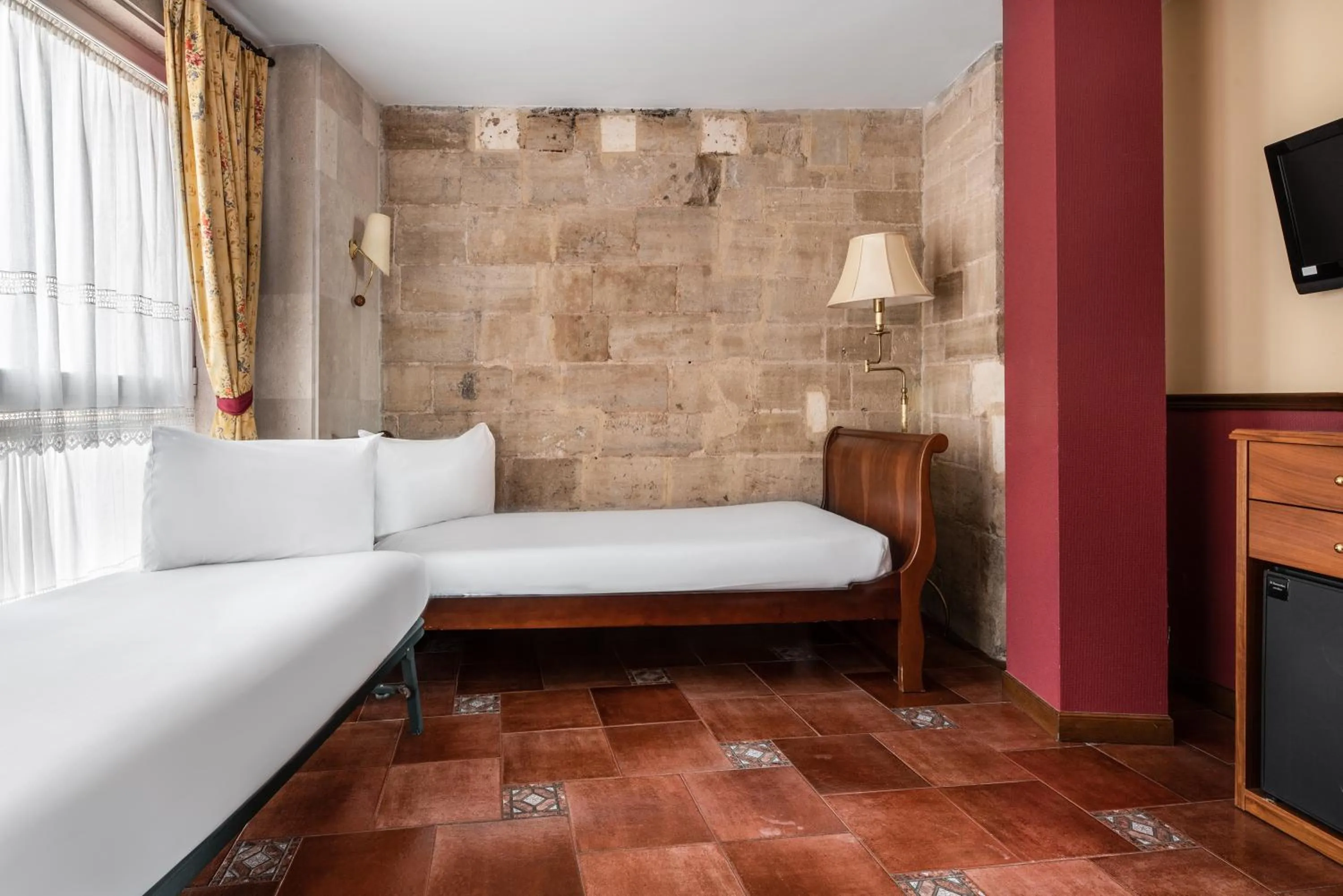 Bed in Crisol Mesón del Cid