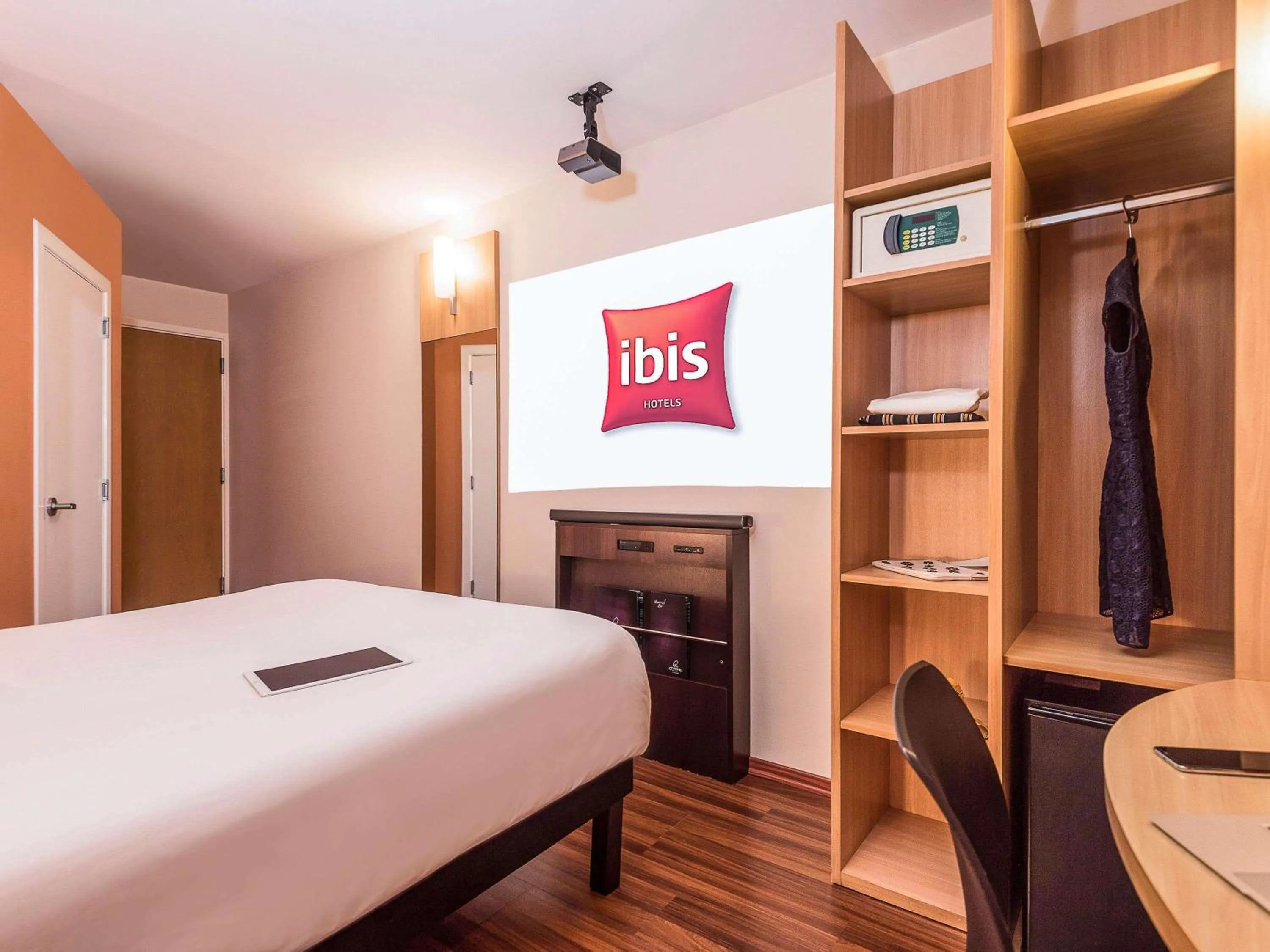 Bedroom, Bed in ibis Santiago Las Condes