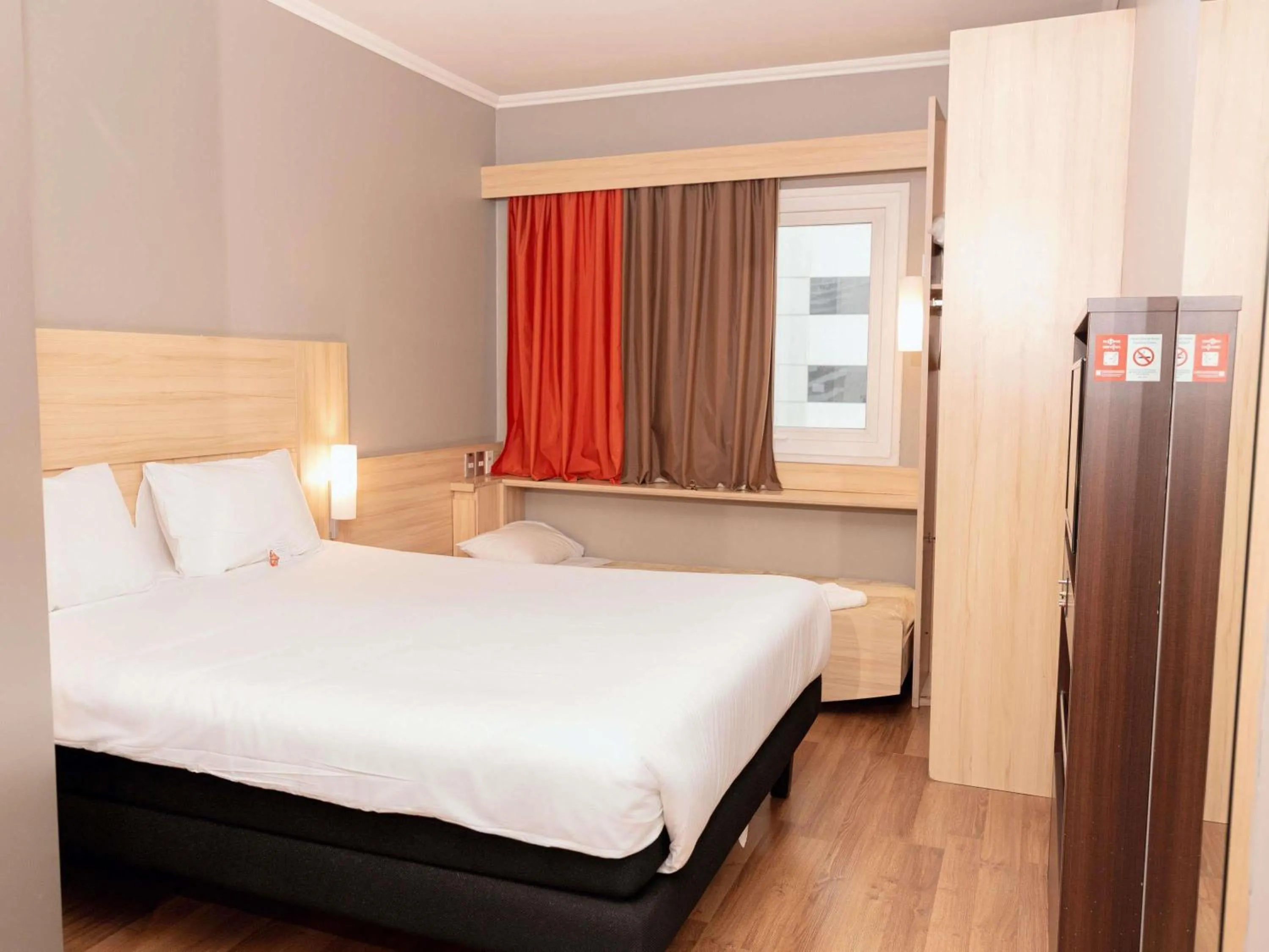 Bedroom, Bed in ibis Santiago Las Condes