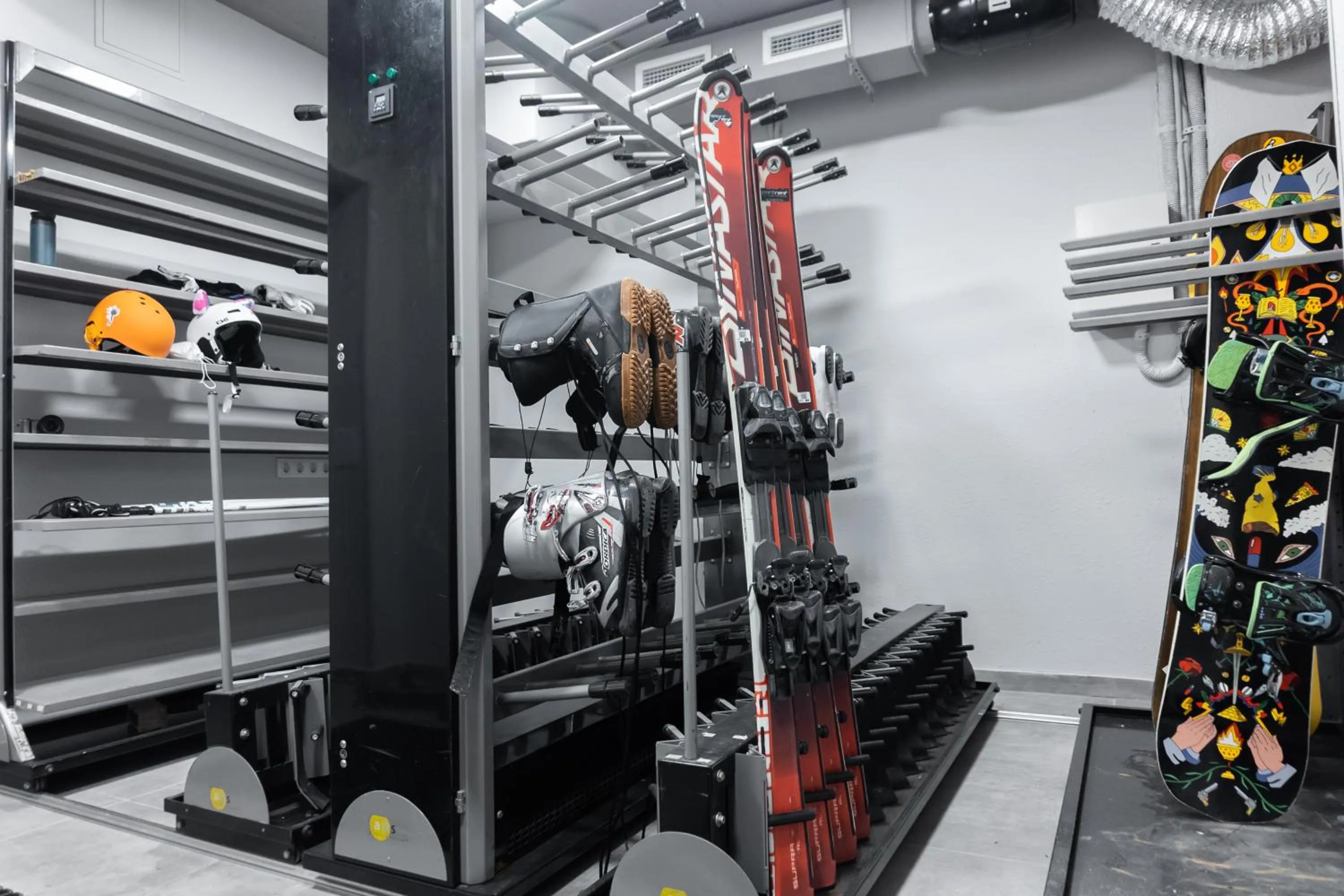 wardrobe in Gogi Resort