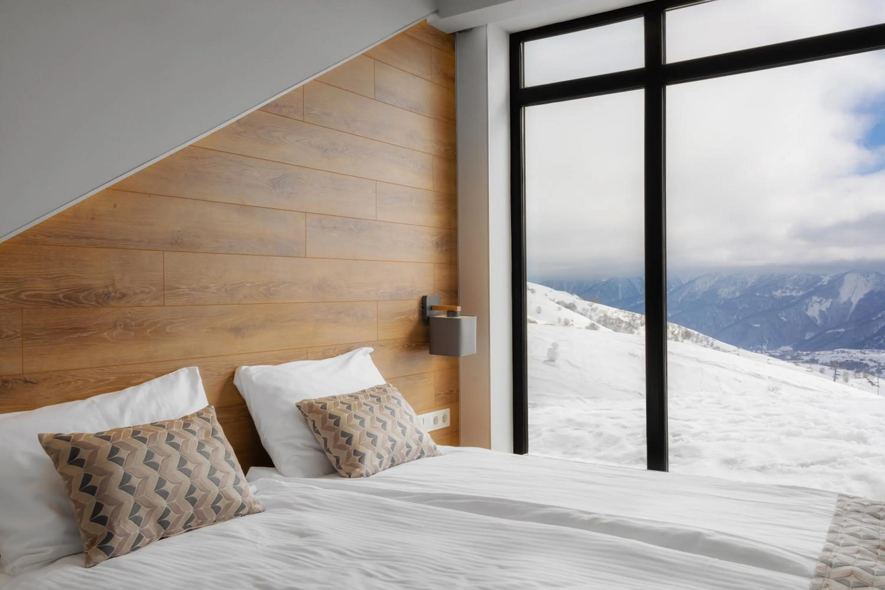 Mountain view, Bed in Gogi Resort