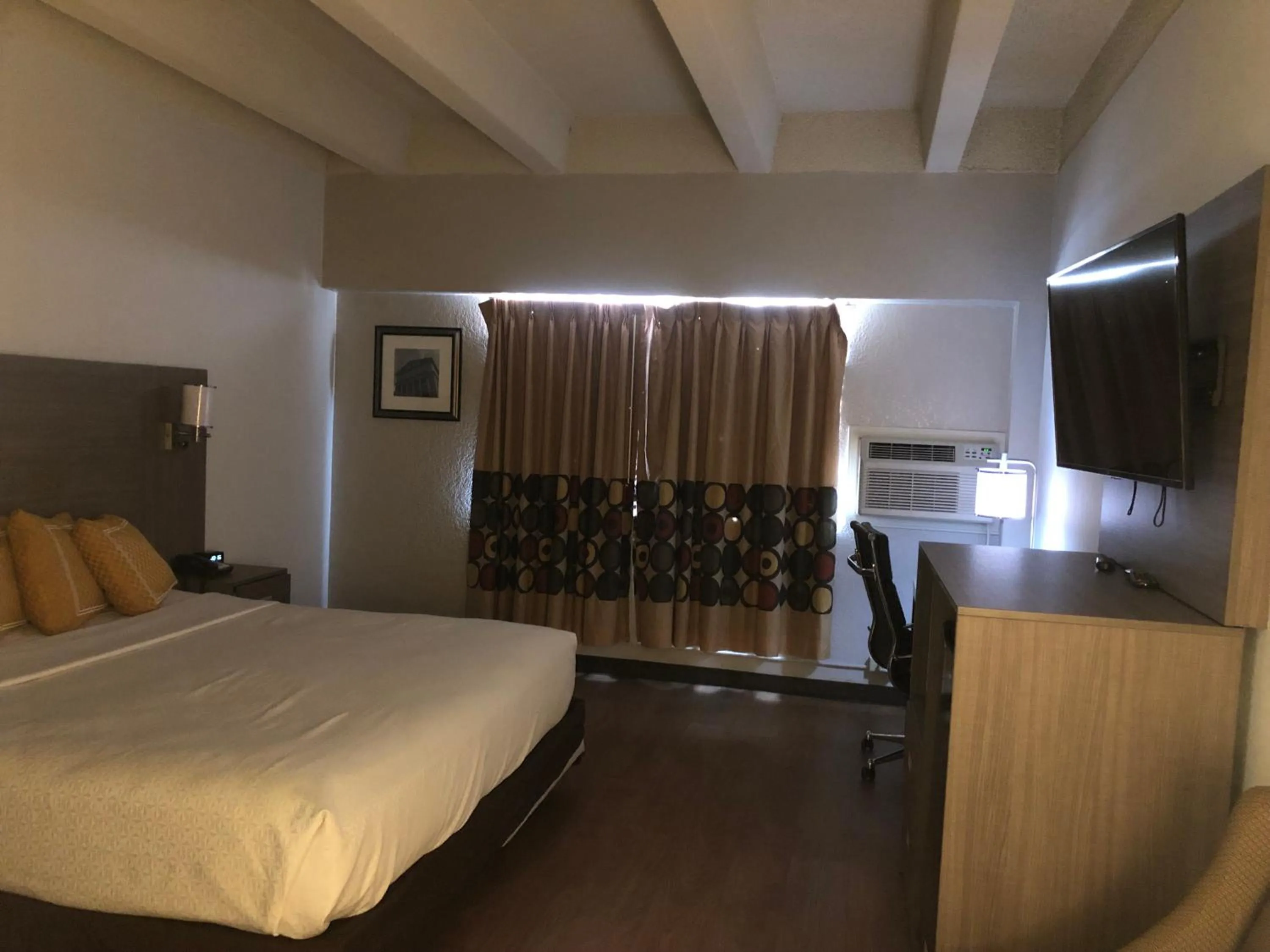 Photo of the whole room, Bed in Inn at the Highland Denver Downtown