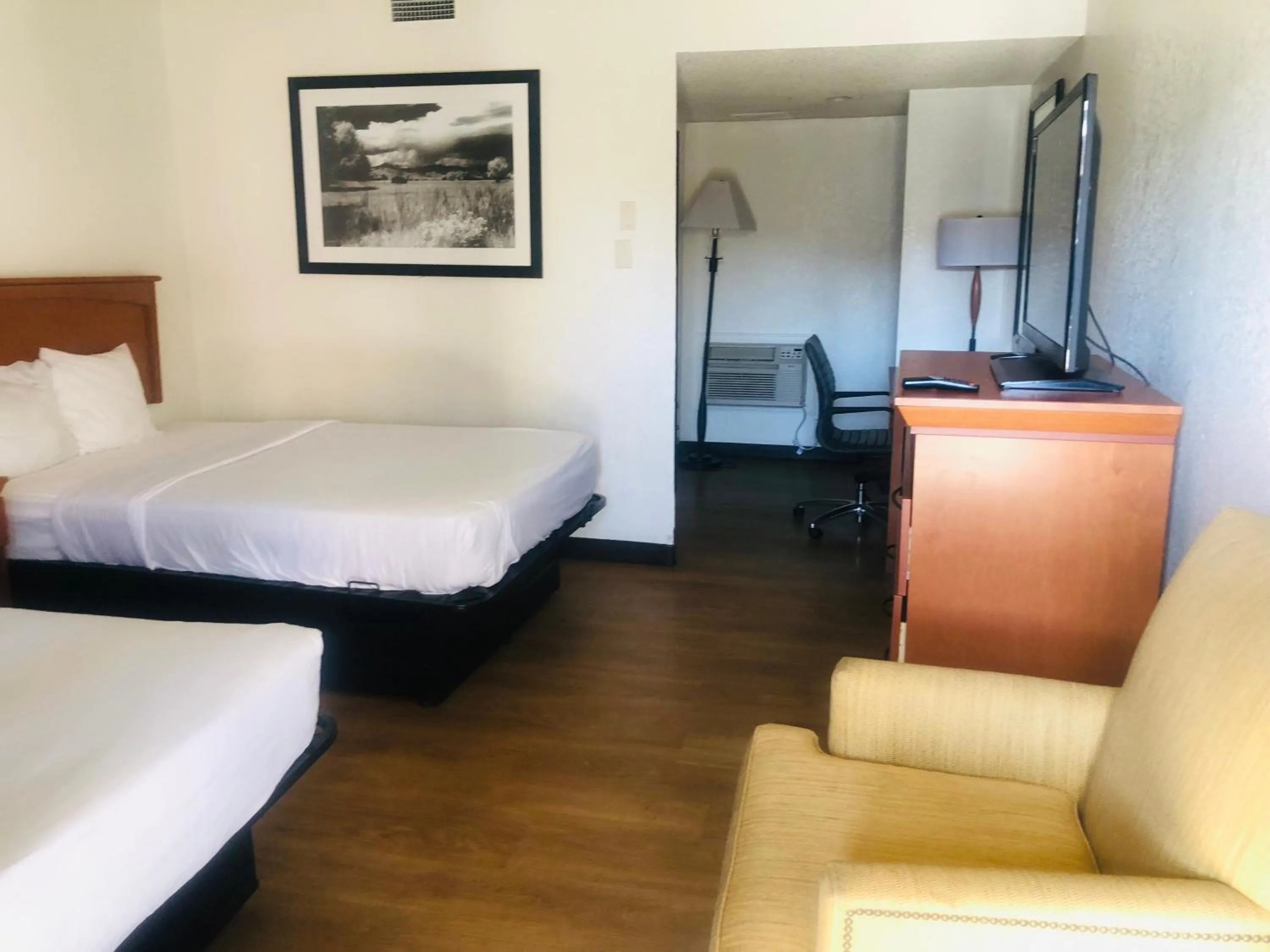 Photo of the whole room, Bed in Inn at the Highland Denver Downtown