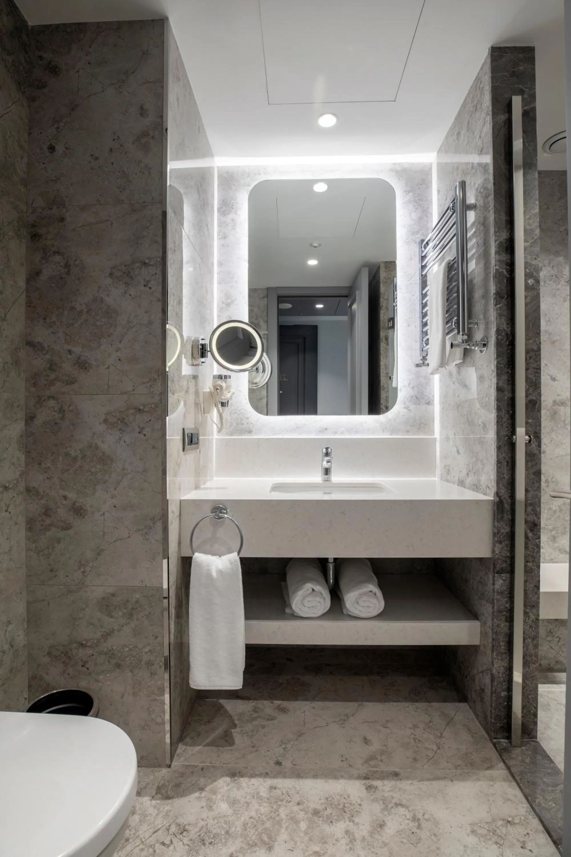 Toilet in Wish More Hotel Şişli