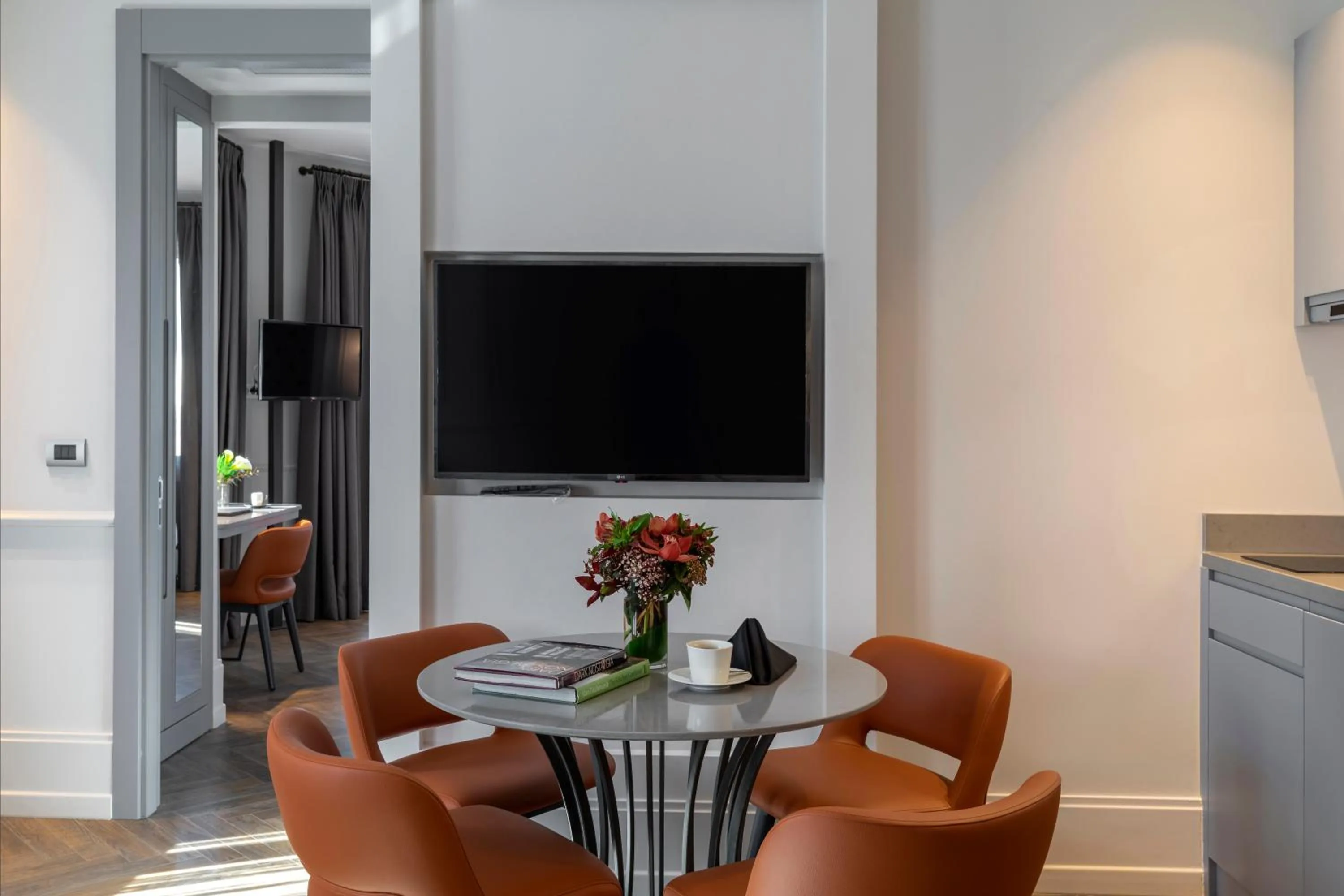 TV and multimedia in Wish More Hotel Şişli