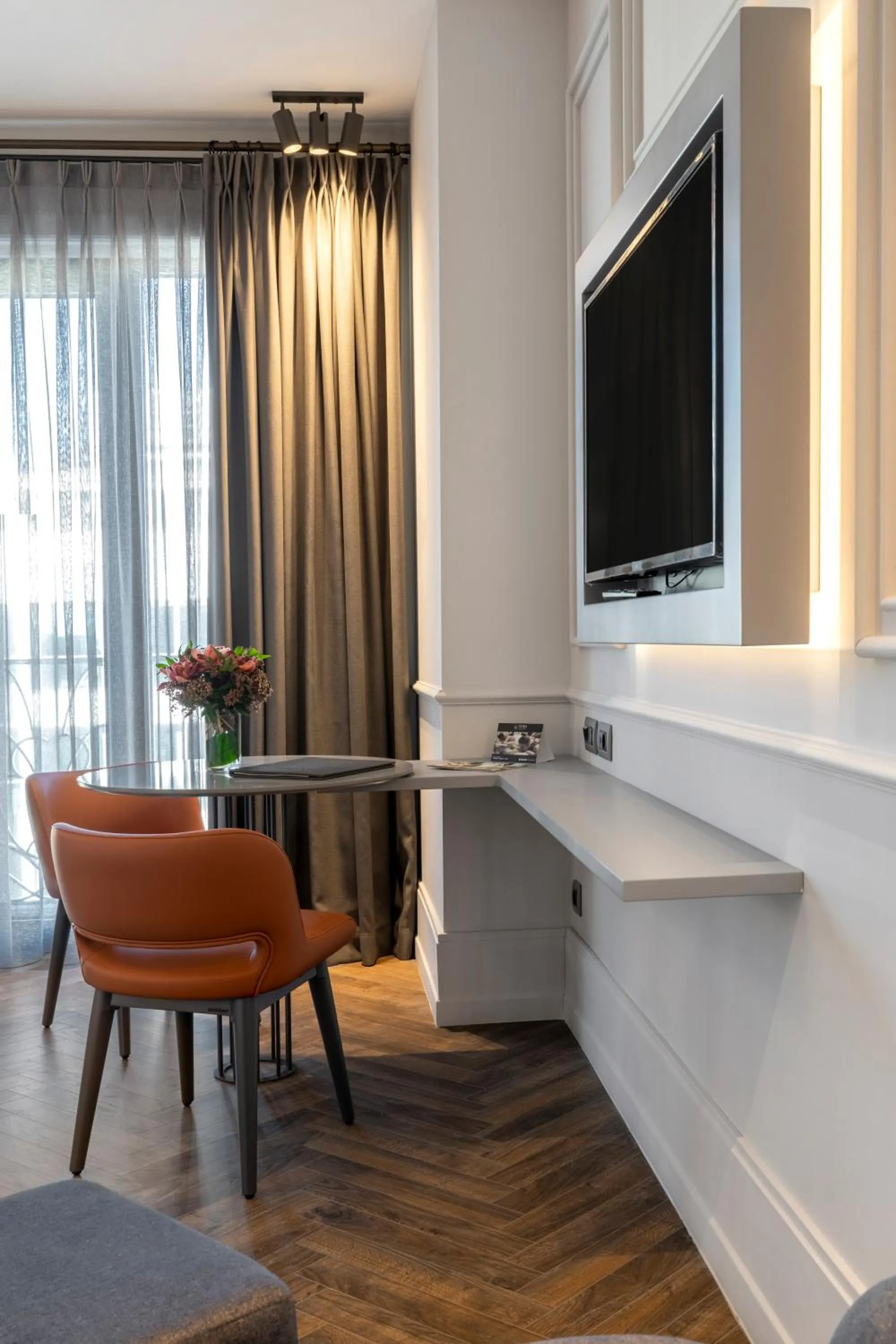 TV and multimedia in Wish More Hotel Şişli