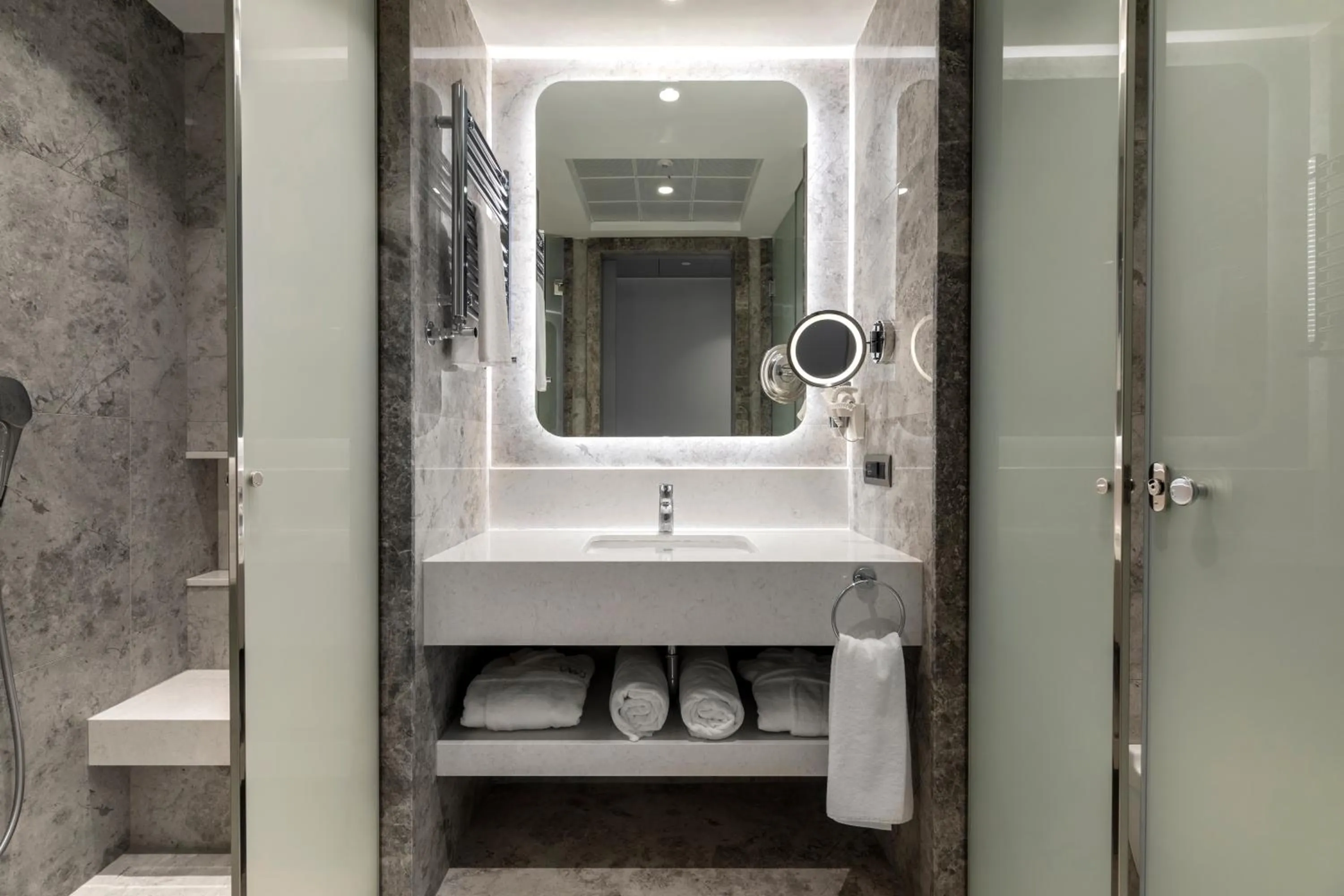 Shower in Wish More Hotel Şişli