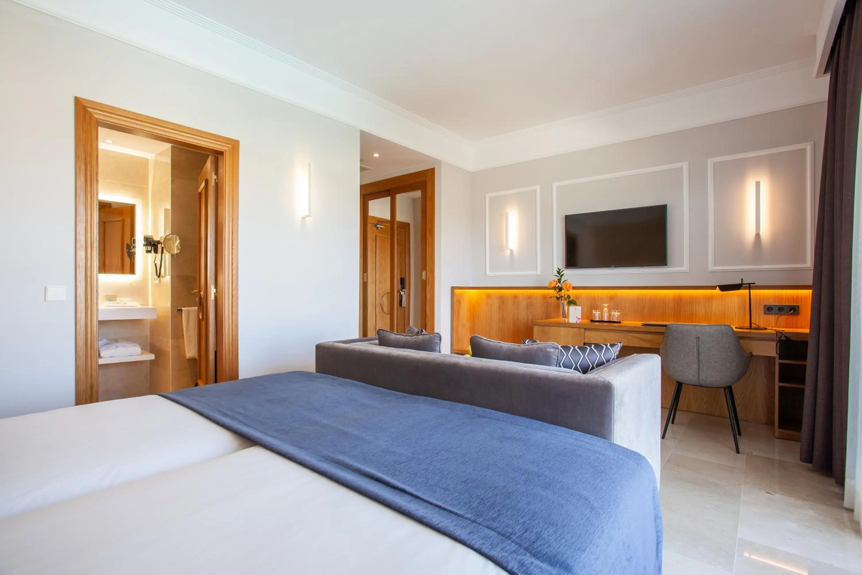 Bedroom, Bed in Grupotel Playa de Palma Suites & Spa