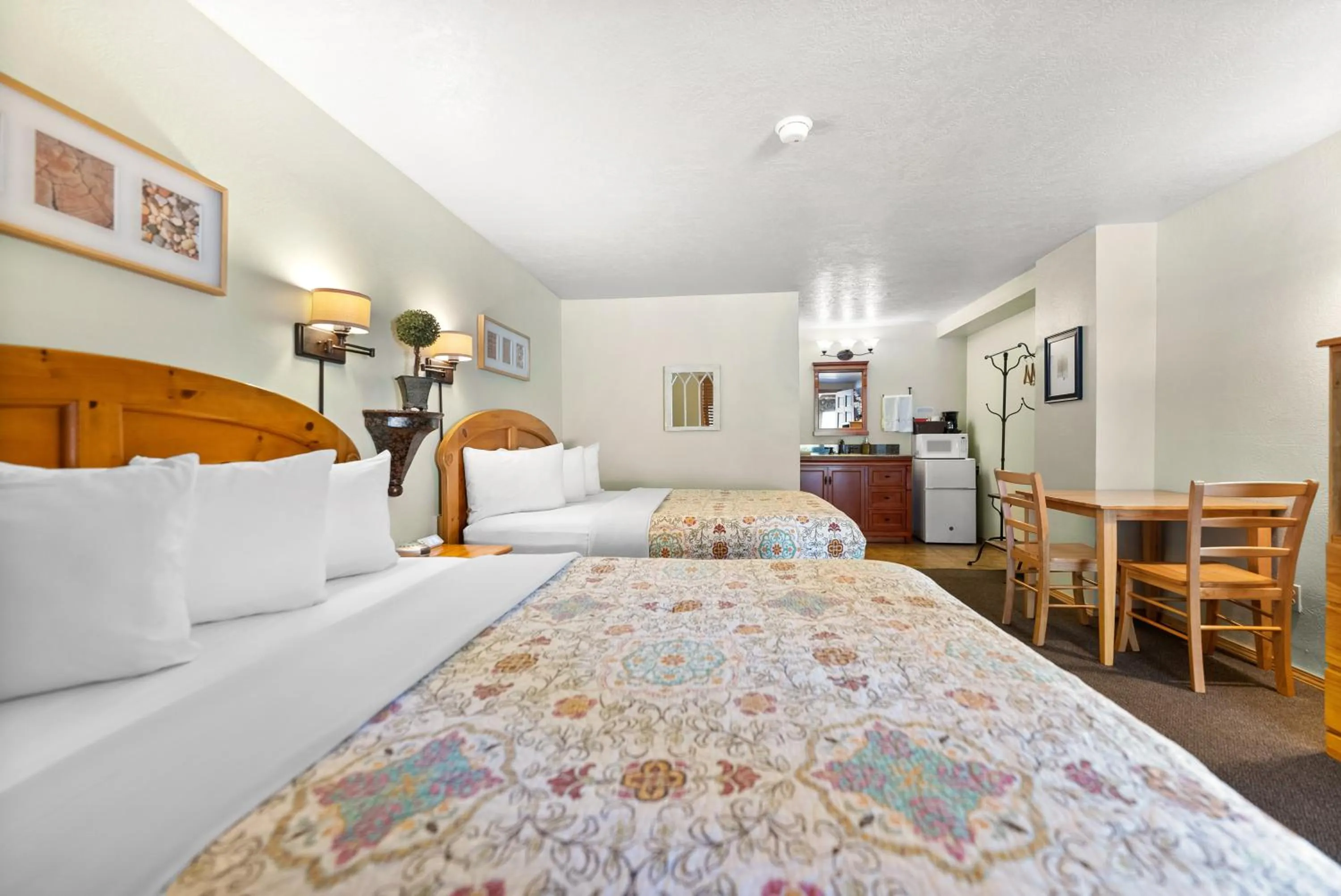 Bed in Mt Gardner Inn