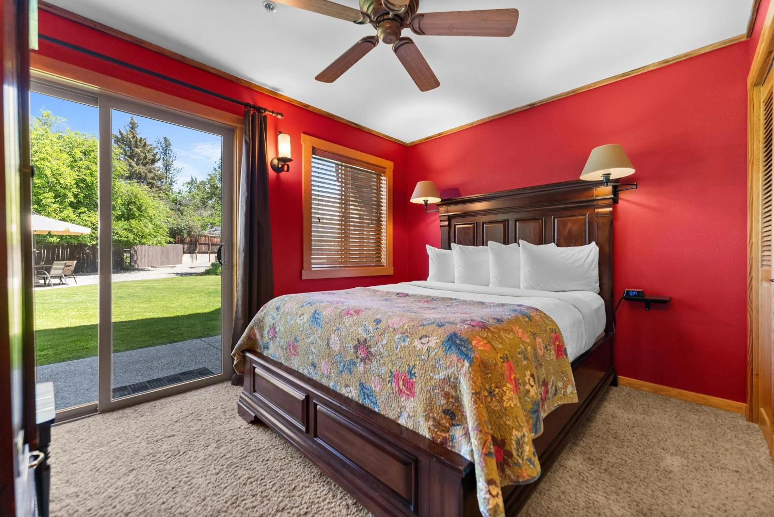 Bed in Mt Gardner Inn