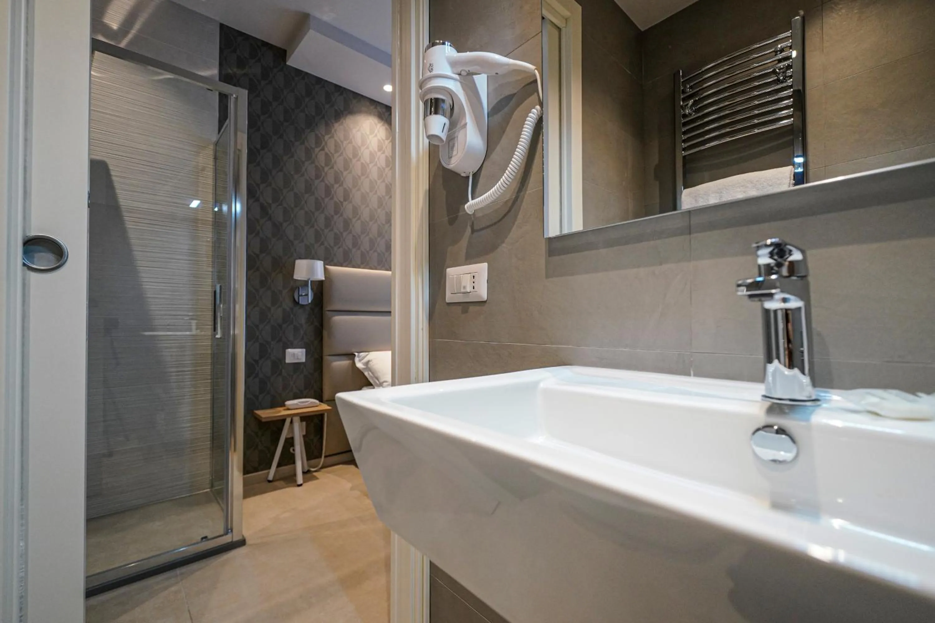 Shower in Hotel Valle del Fiora