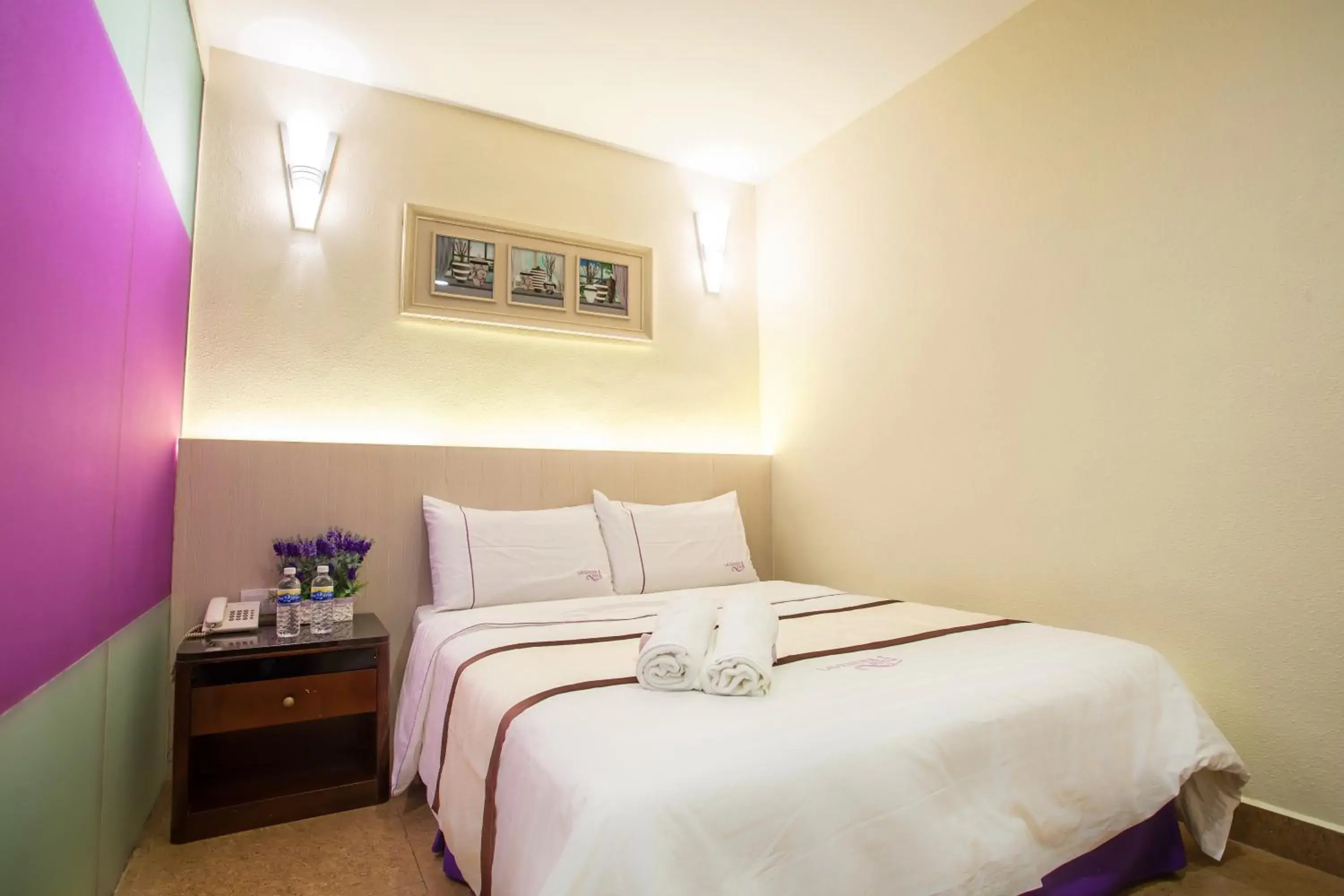 Superior Double Room in Lavender Inn Nusa Bestari Superior Double Room in Lavender Inn Nusa Bestari