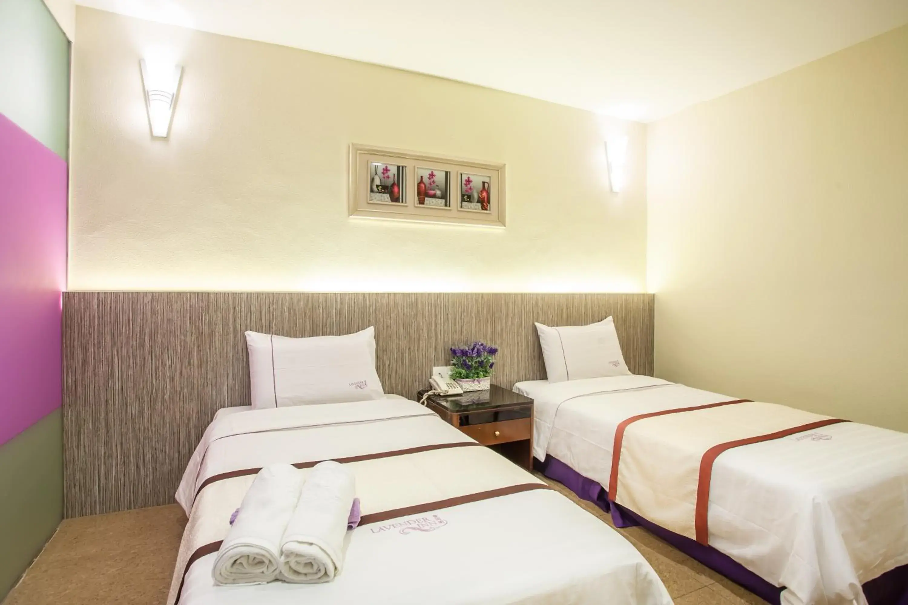 Superior Twin Room in Lavender Inn Nusa Bestari Superior Twin Room in Lavender Inn Nusa Bestari